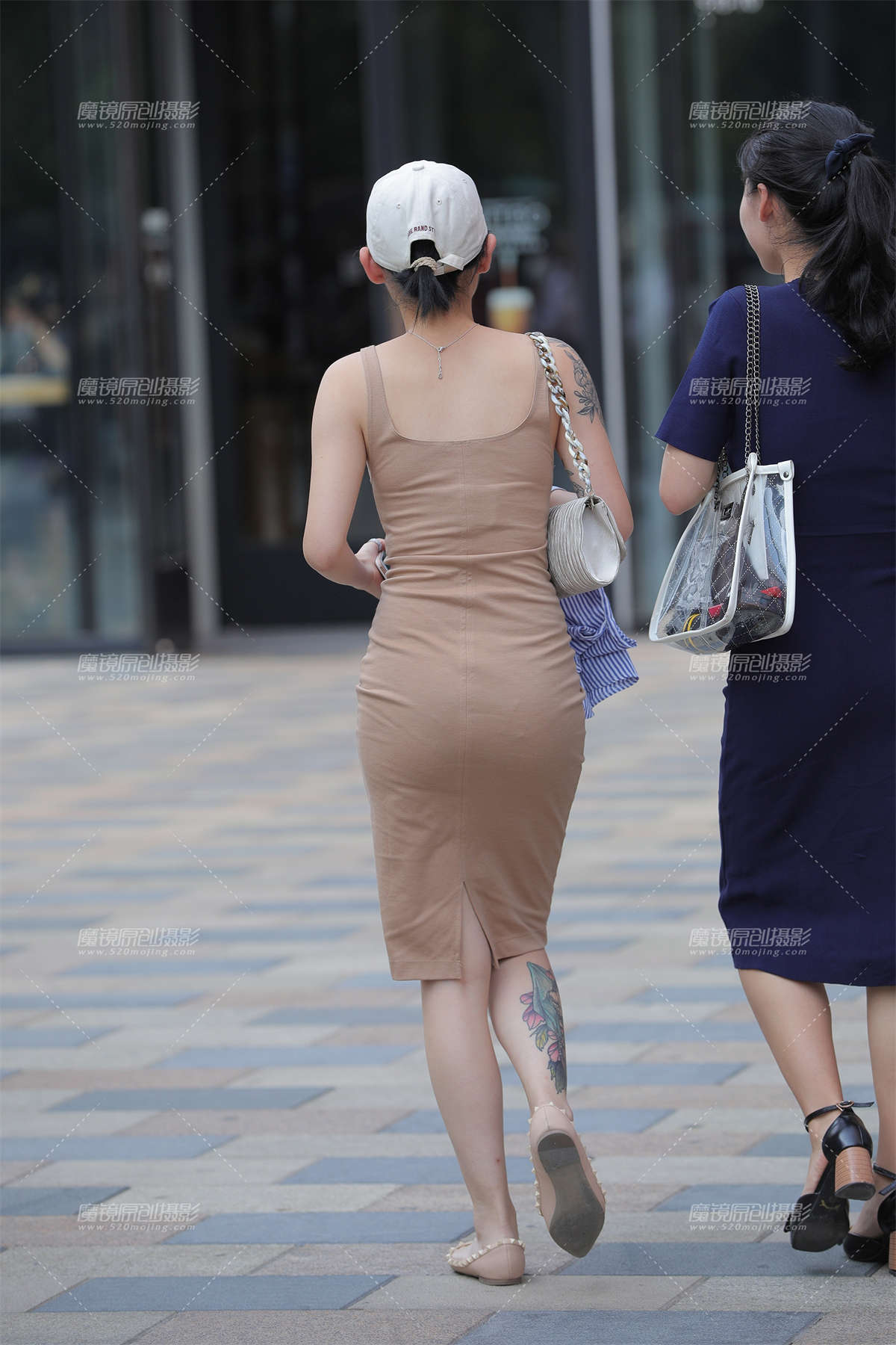 图片[2]-卡其色包臀裙小姐姐-日更街拍