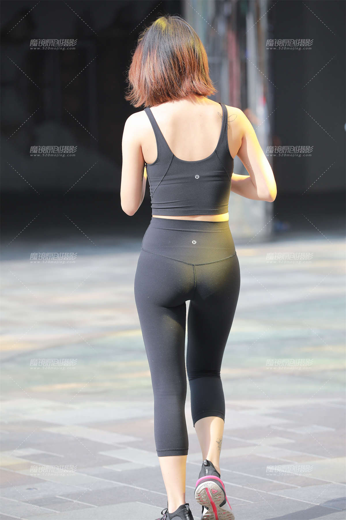 图片[2]-【玻璃街拍】黑色瑜伽裤小妹-日更街拍