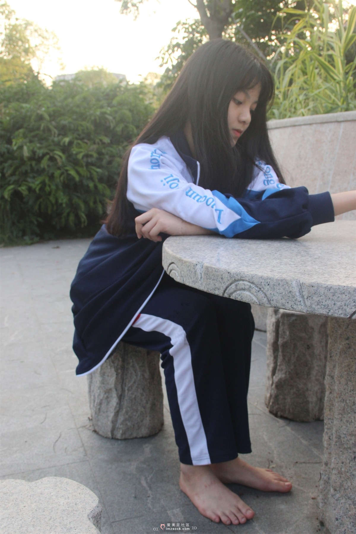 MZSOCK-2018 No.125 会一字马的女神能能 下集-日更街拍