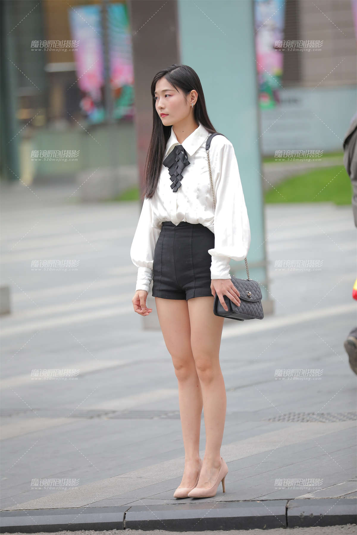 【凯恩赛贴】清秀的美腿女孩-日更街拍