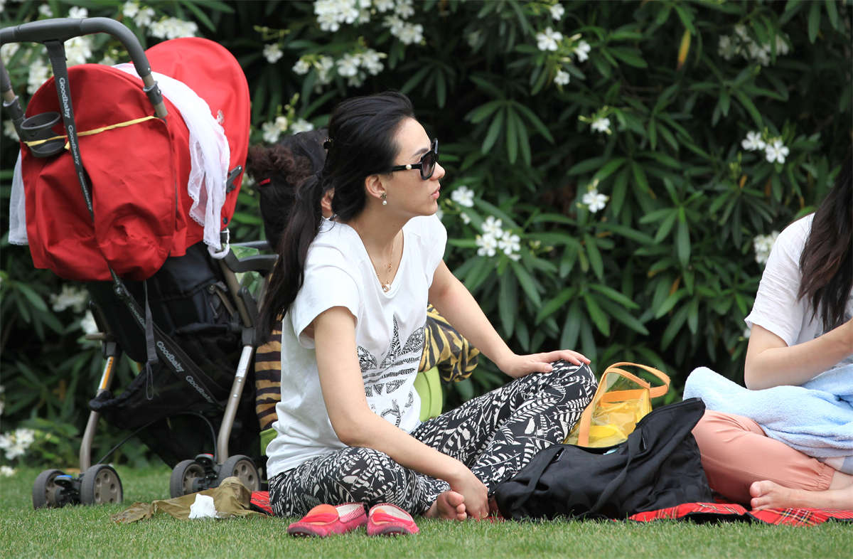 踏青公园街拍系列No.934 有貌美如花也有异域风情 五-日更街拍
