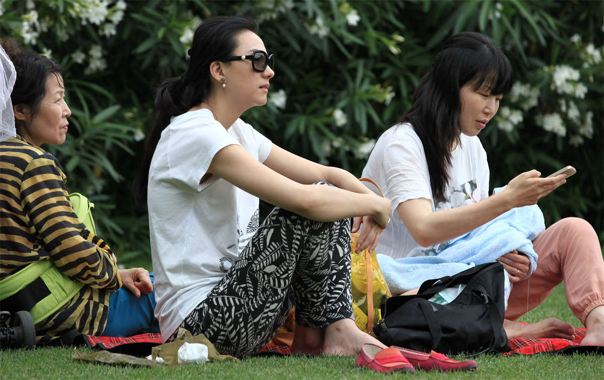 图片[2]-踏青公园街拍系列No.934 有貌美如花也有异域风情 五-日更街拍