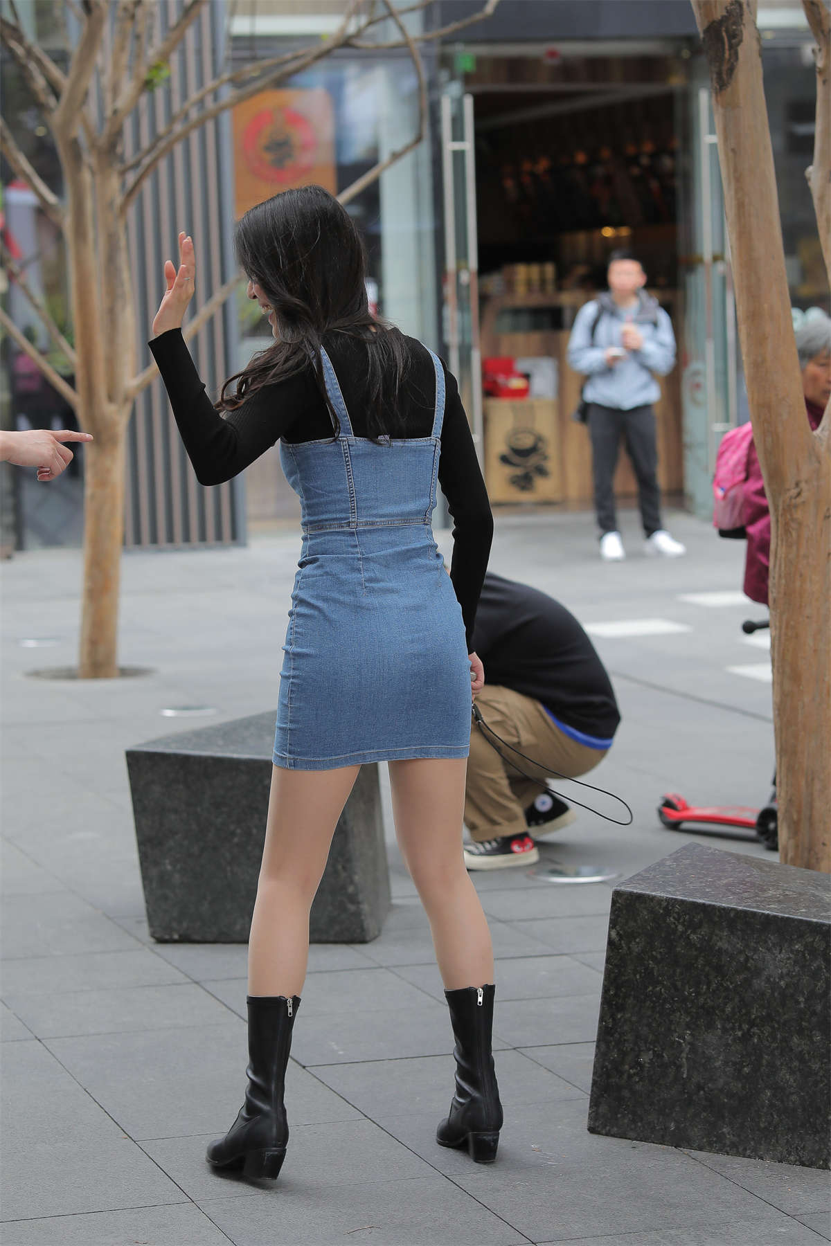 图片[2]-小姐姐工作拍摄很开心呀-日更街拍