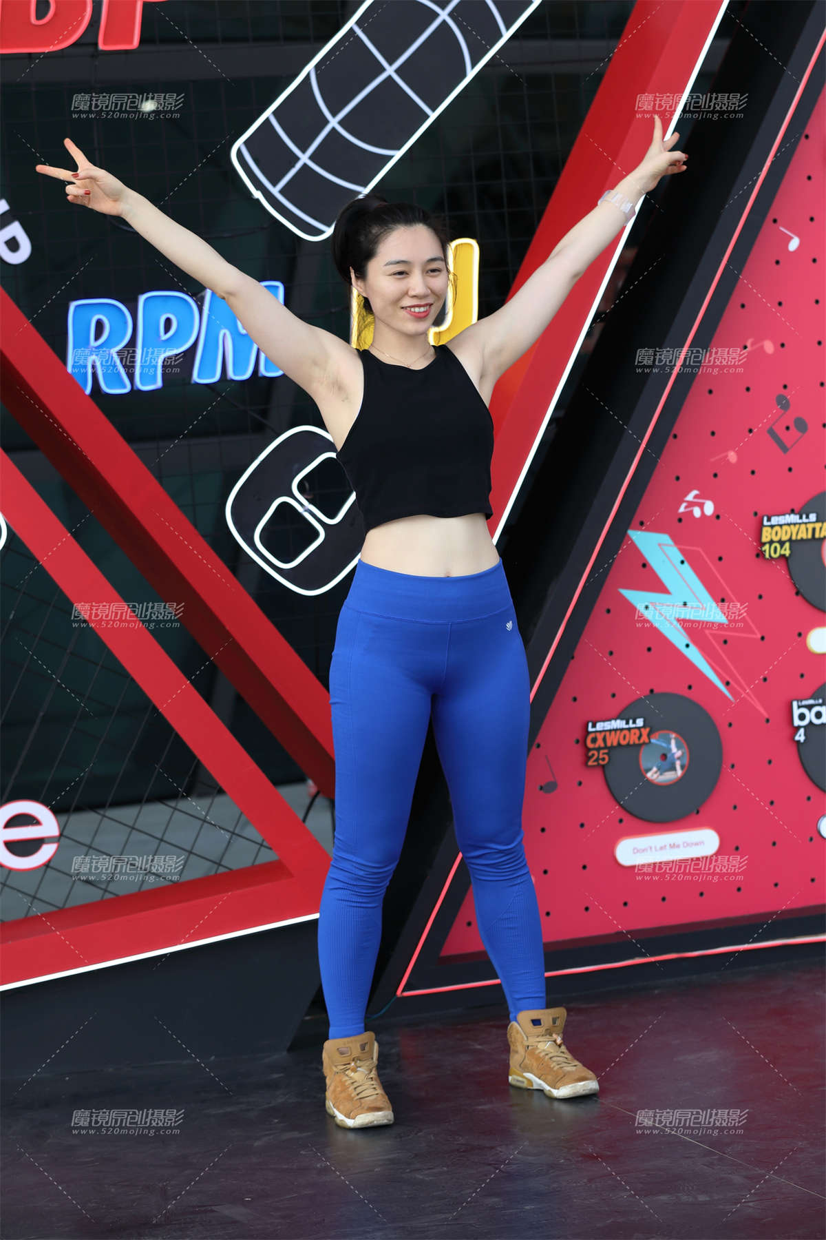 【欧阳赛贴】蓝色紧身裤美女-日更街拍