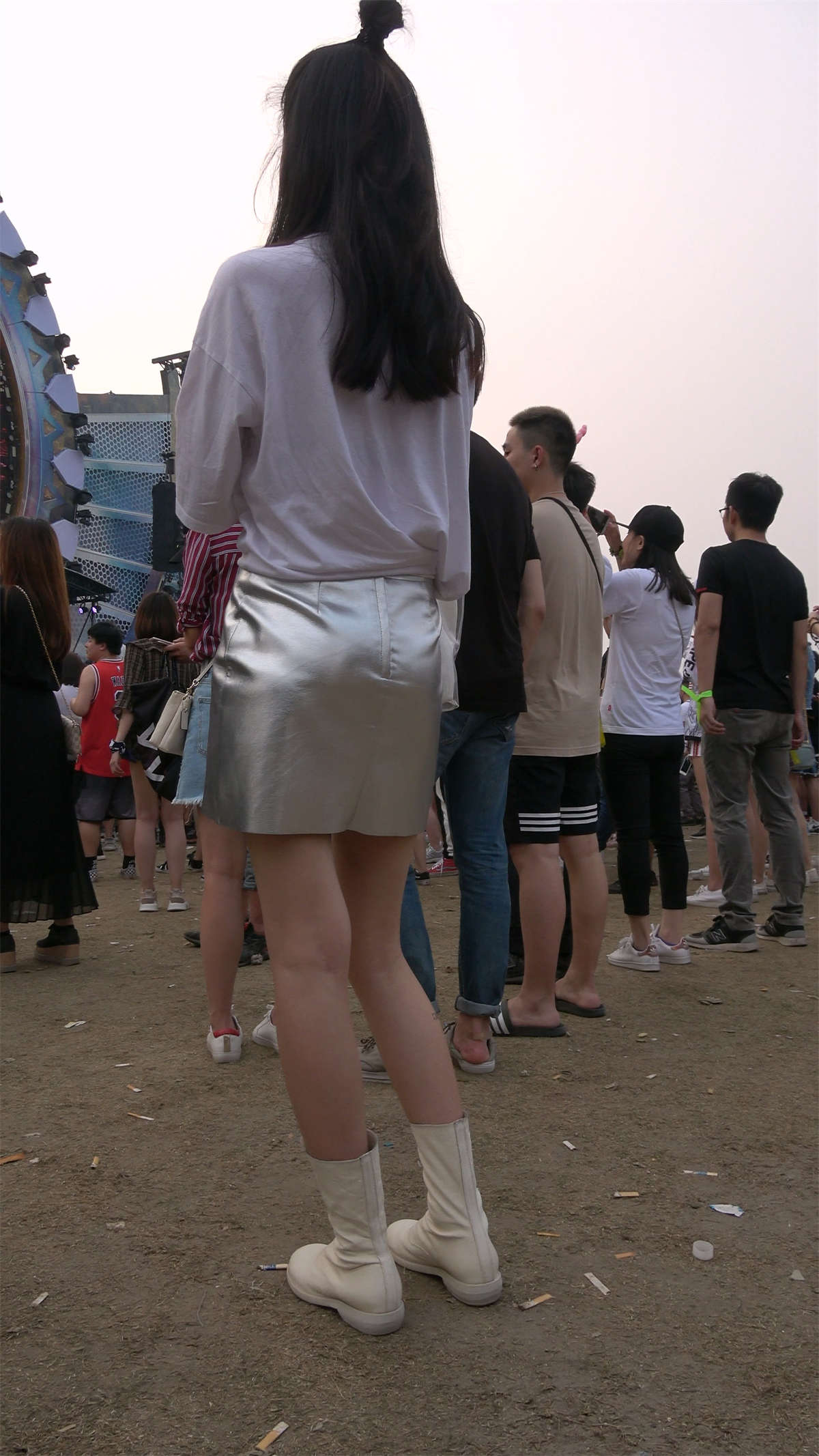 天生丽质好身材包臀裙小清新女神姐姐-日更街拍