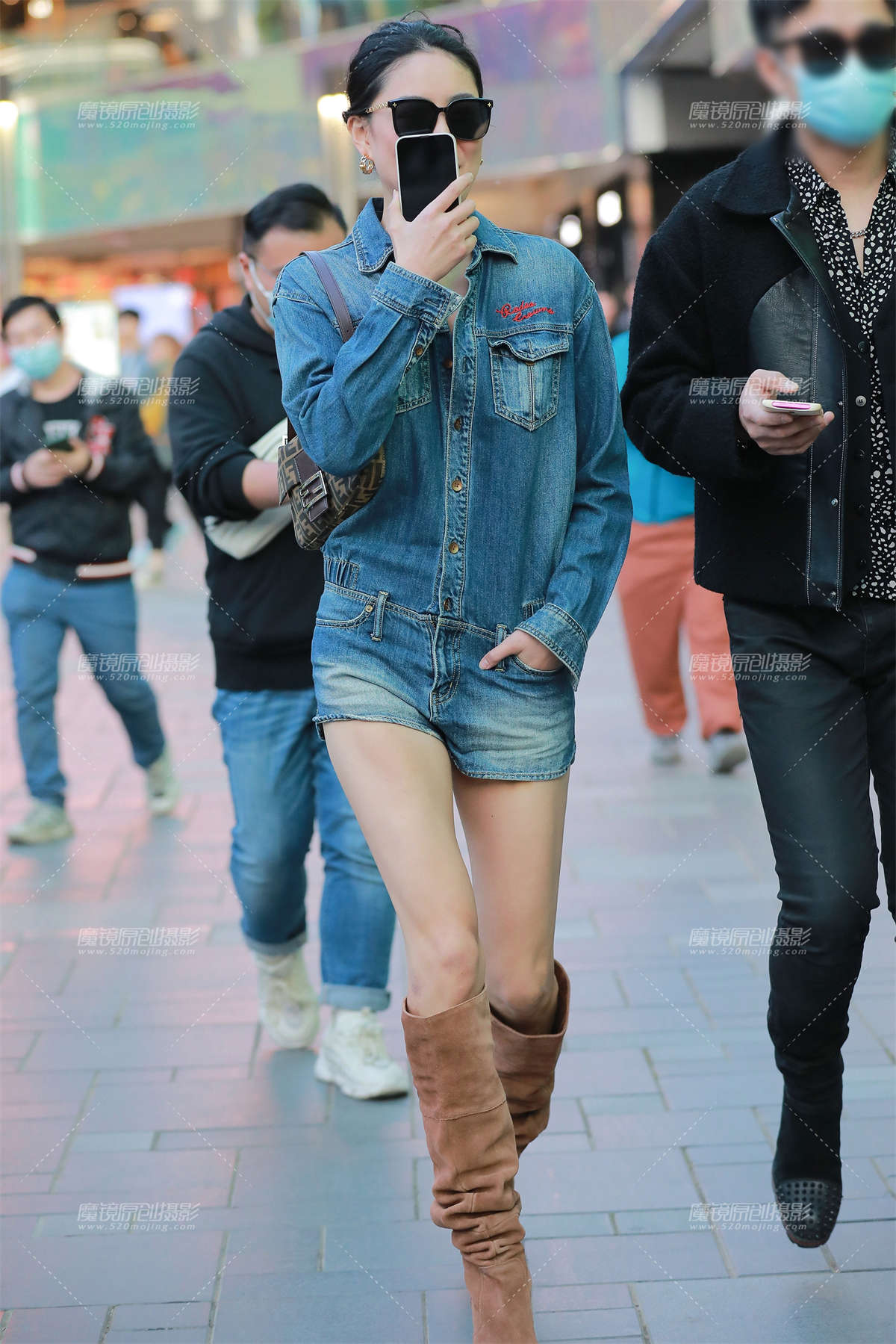 牛仔热裤女友-日更街拍