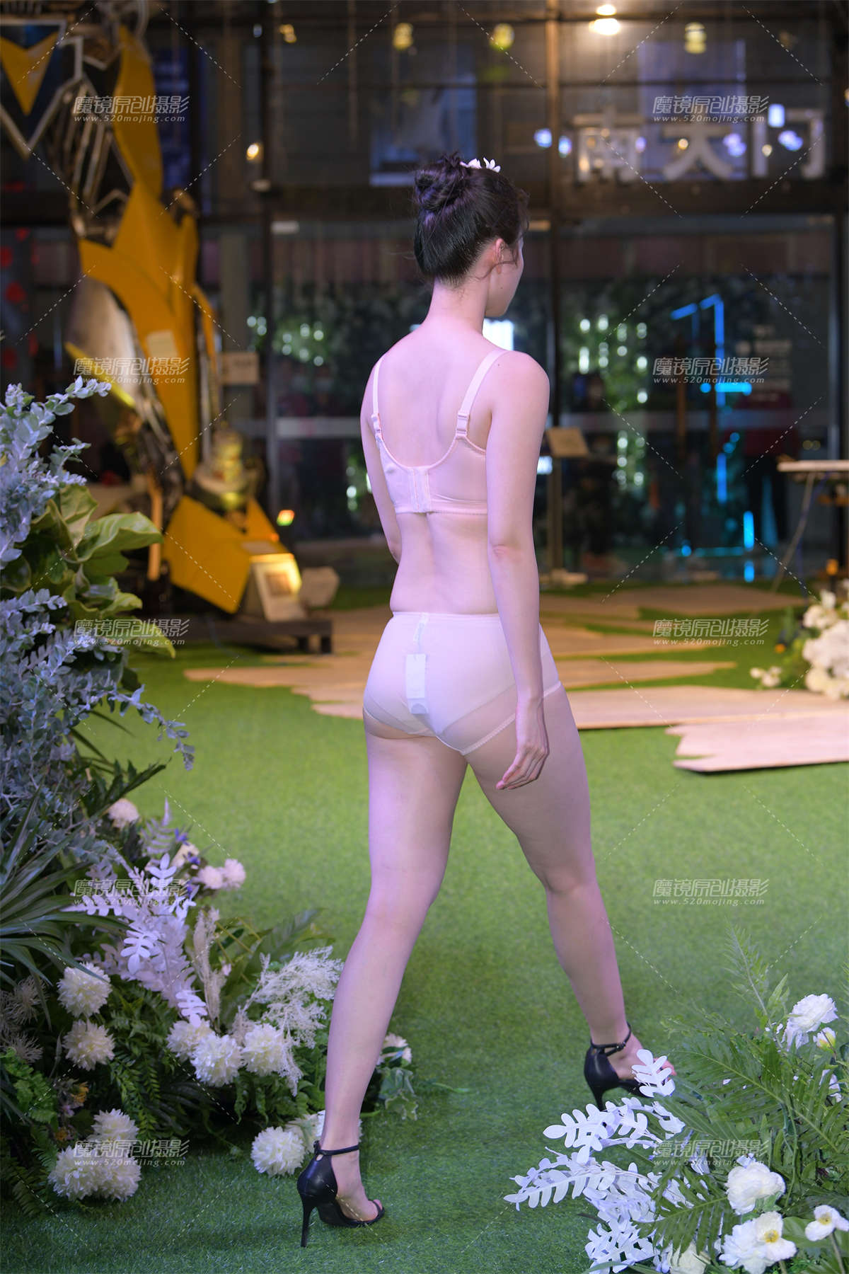 图片[2]-一模三套，长腿内衣模特-日更街拍