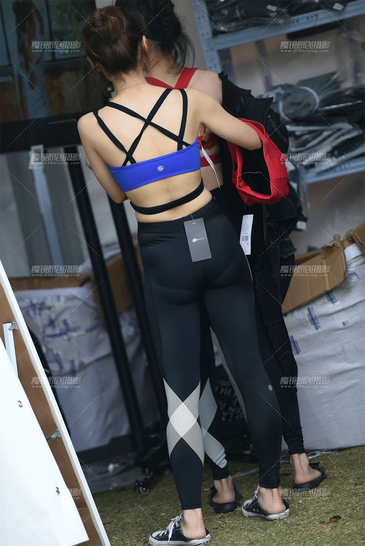 图片[2]-【咔喳赛帖】最终选中了红色-日更街拍