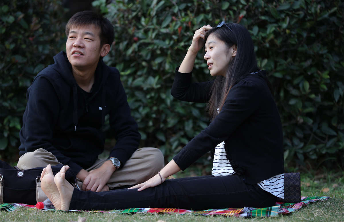 踏青公园街拍系列No.1006 就算吹毛求疵，这双精美素足的评分也不会低于90分-日更街拍