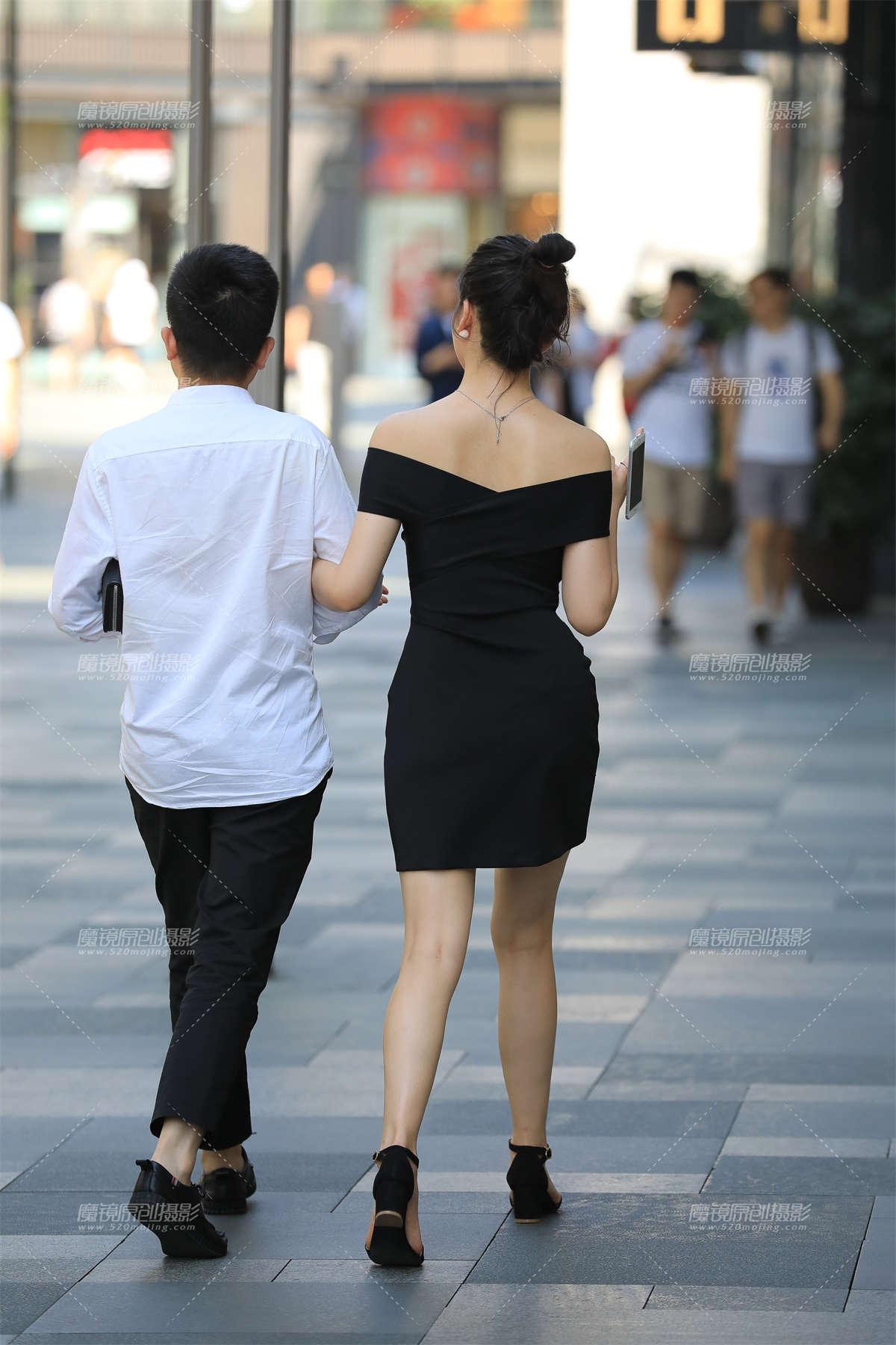 图片[2]-妩媚黑裙美眉-日更街拍