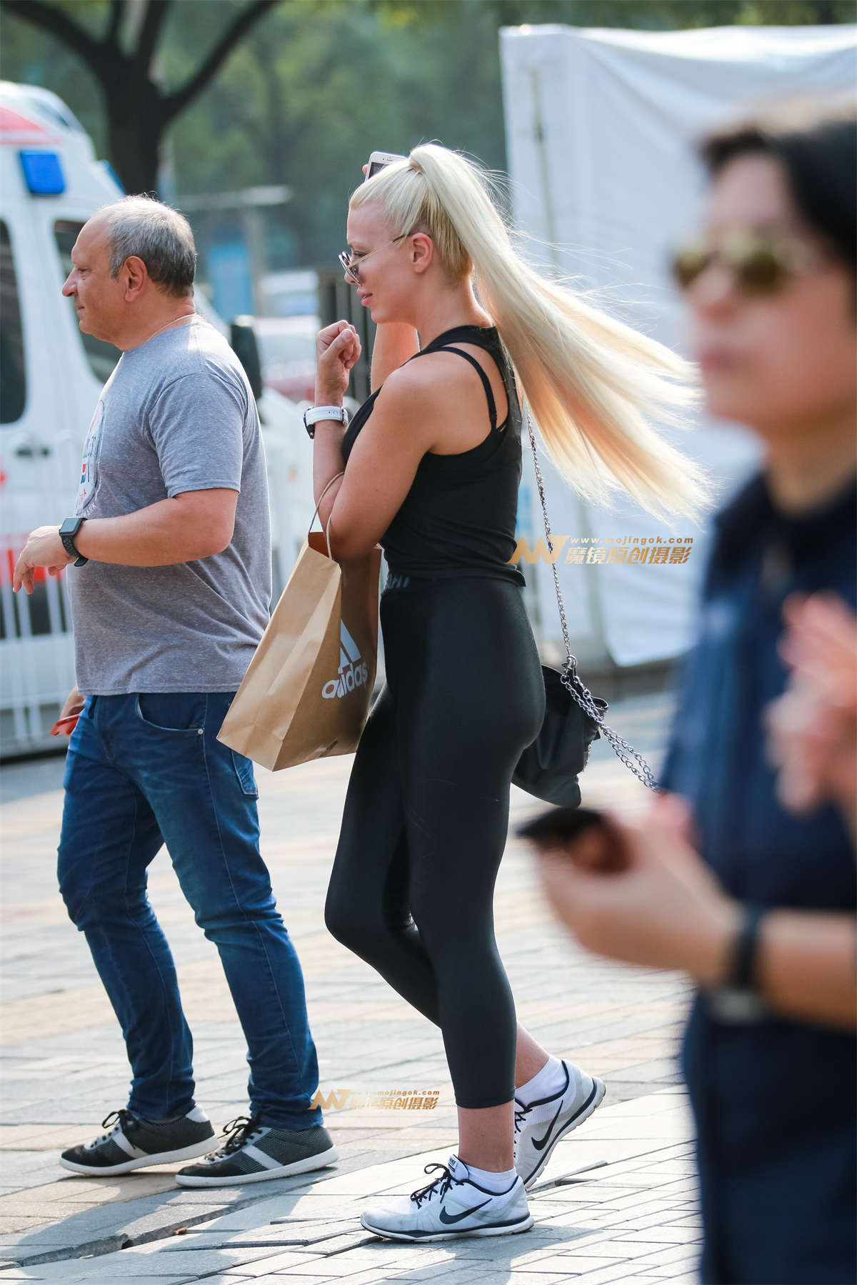 丰满皮裤肥臀 完美质感-日更街拍