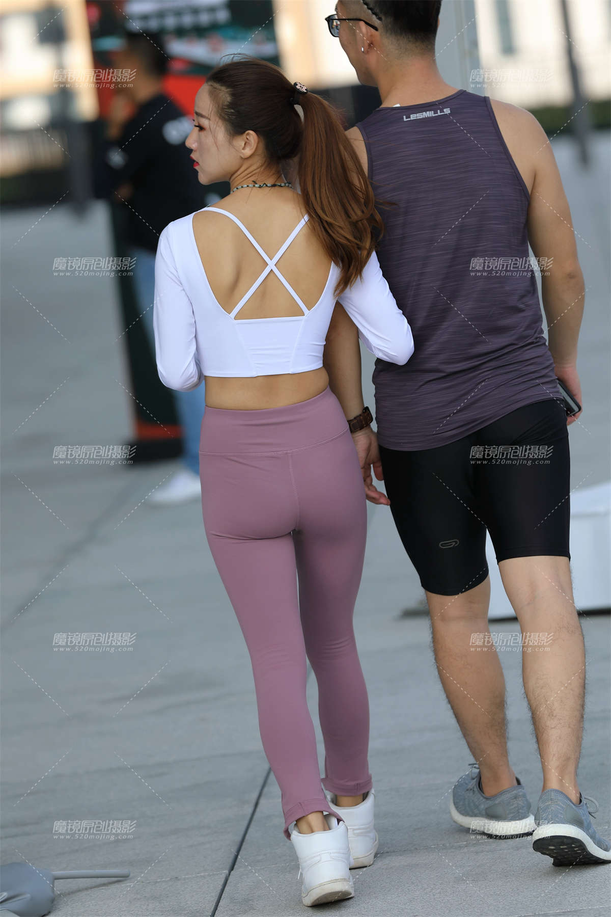 图片[2]-【欧阳赛贴】性感粉红紧身裤美女-日更街拍