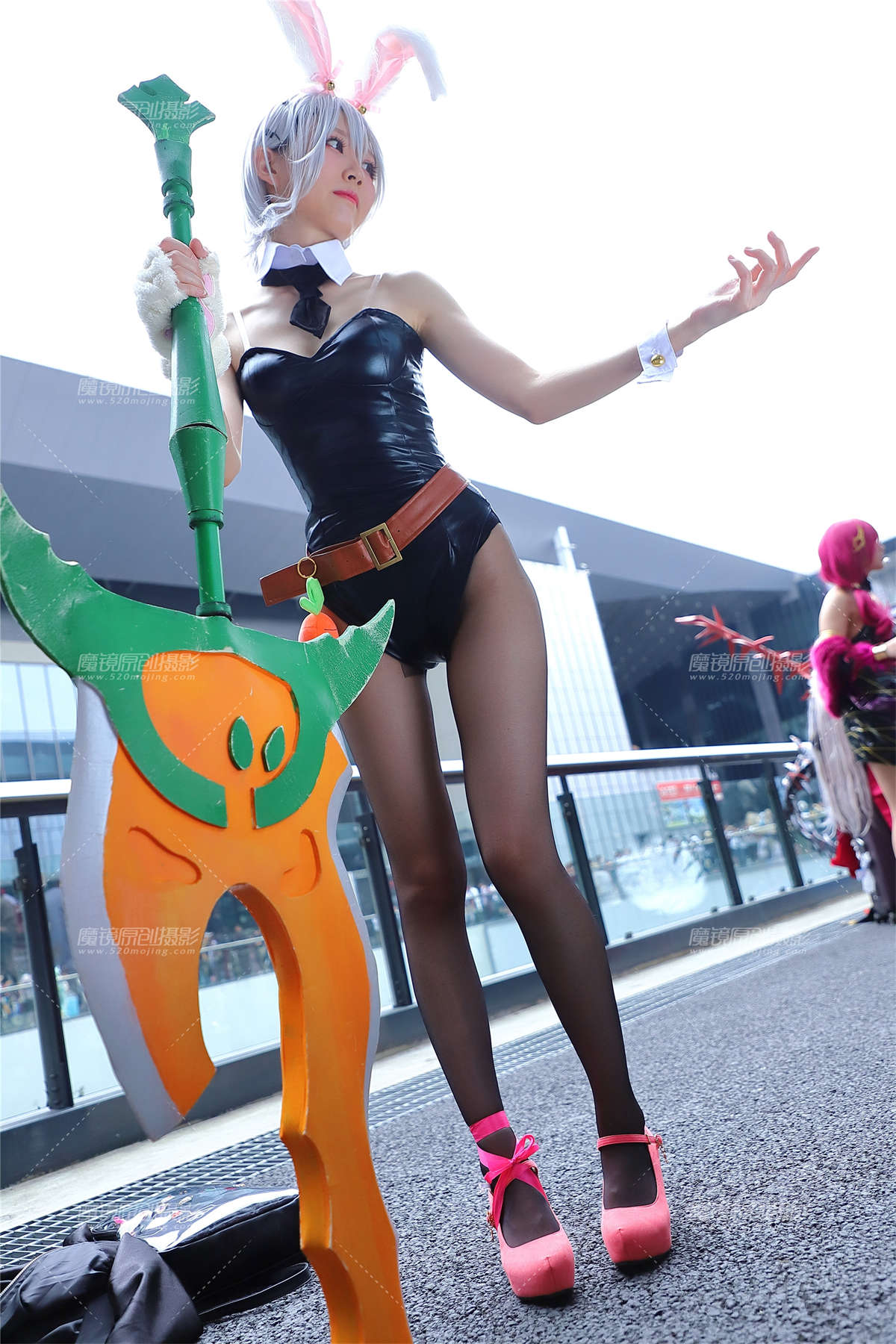 黑色皮装长腿兔妹-日更街拍