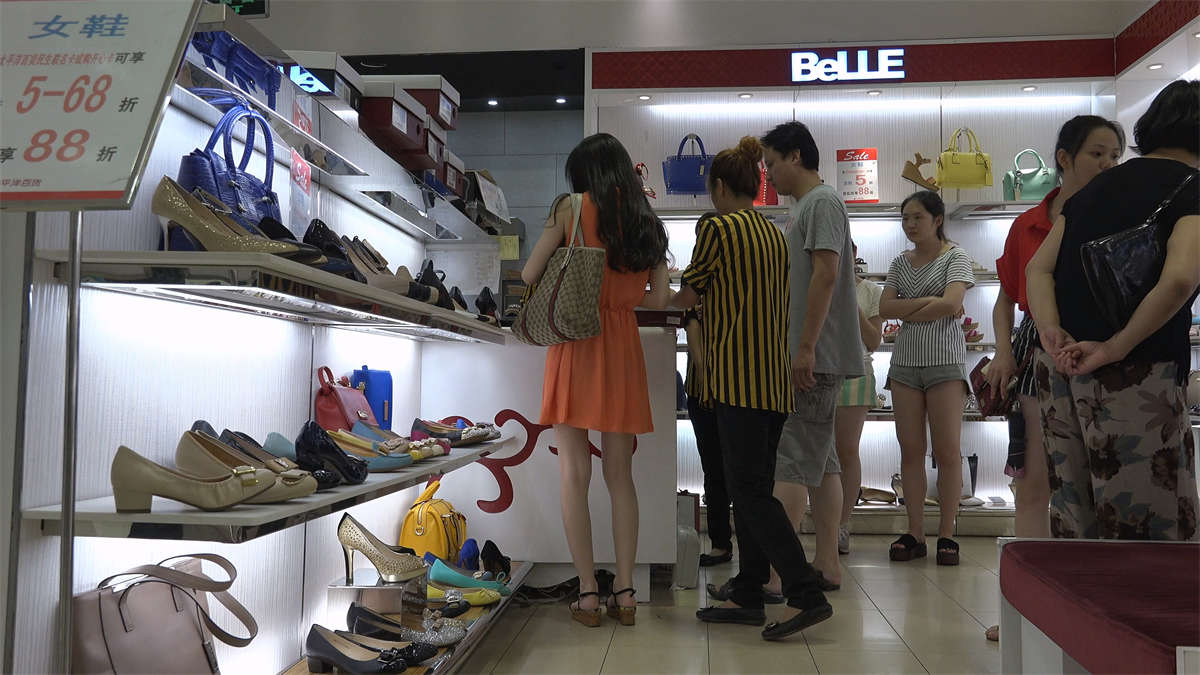 图片[2]-雪白度一流的妖娆美足-日更街拍