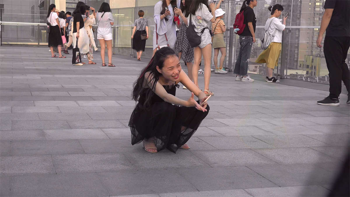 由上至下不放过每一个细节 2-日更街拍