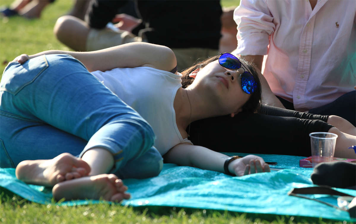 图片[2]-踏青公园街拍系列No.936 有貌美如花也有异域风情 六-日更街拍