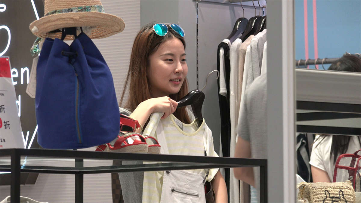 图片[2]-商场靓妹美腿玉足，搁哪都将光彩夺目-日更街拍