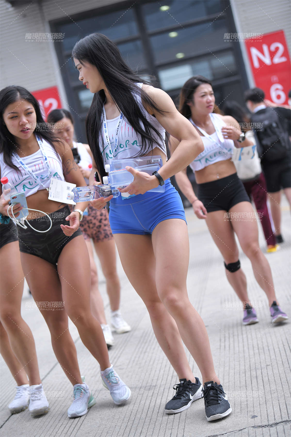 【咔喳赛帖】迎来来了一群-日更街拍