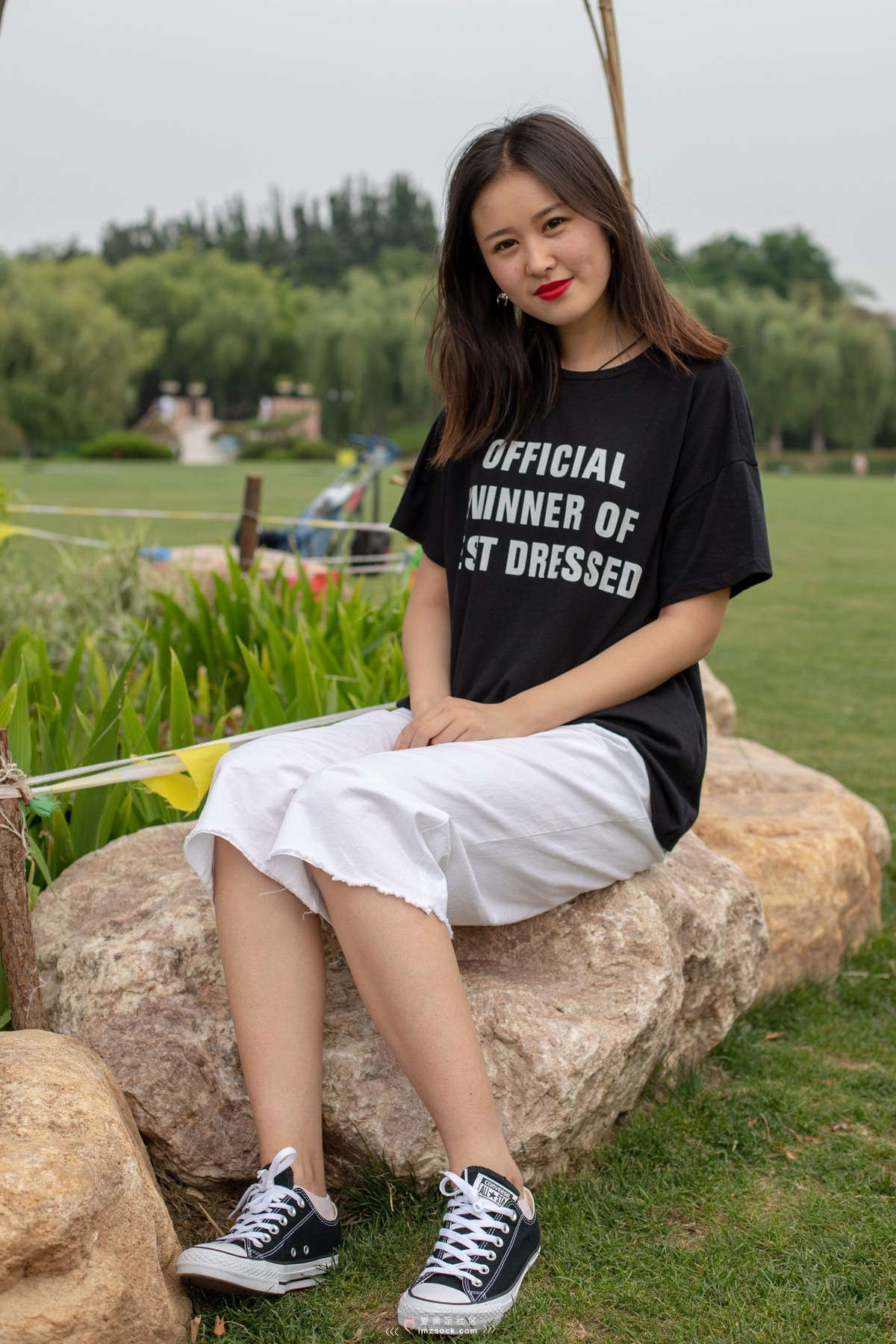 图片[2]-MZSOCK-2018 No.128 菲菲 白色短裤配黑色帆布鞋-日更街拍