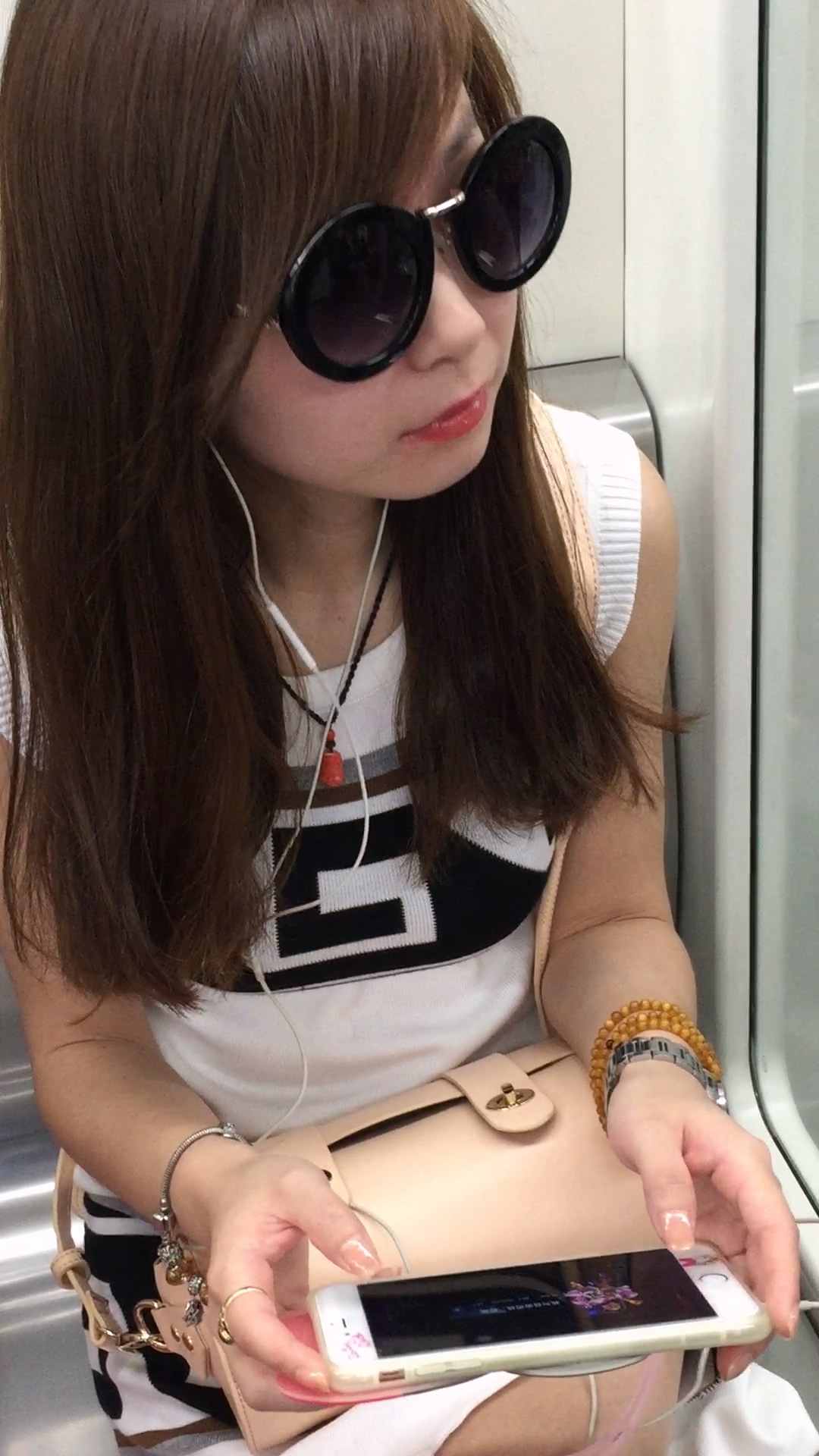 图片[2]-漂亮街拍美腿MM-日更街拍