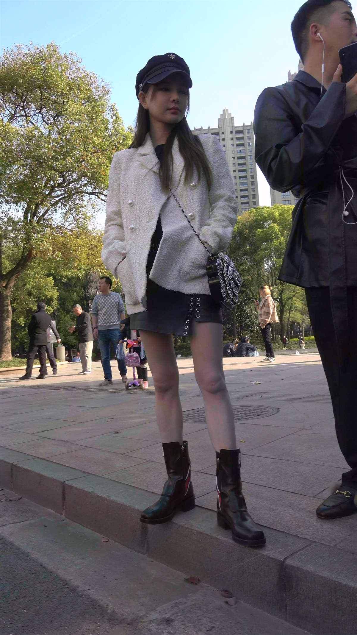 图片[2]-时尚的美腿小姐姐-日更街拍