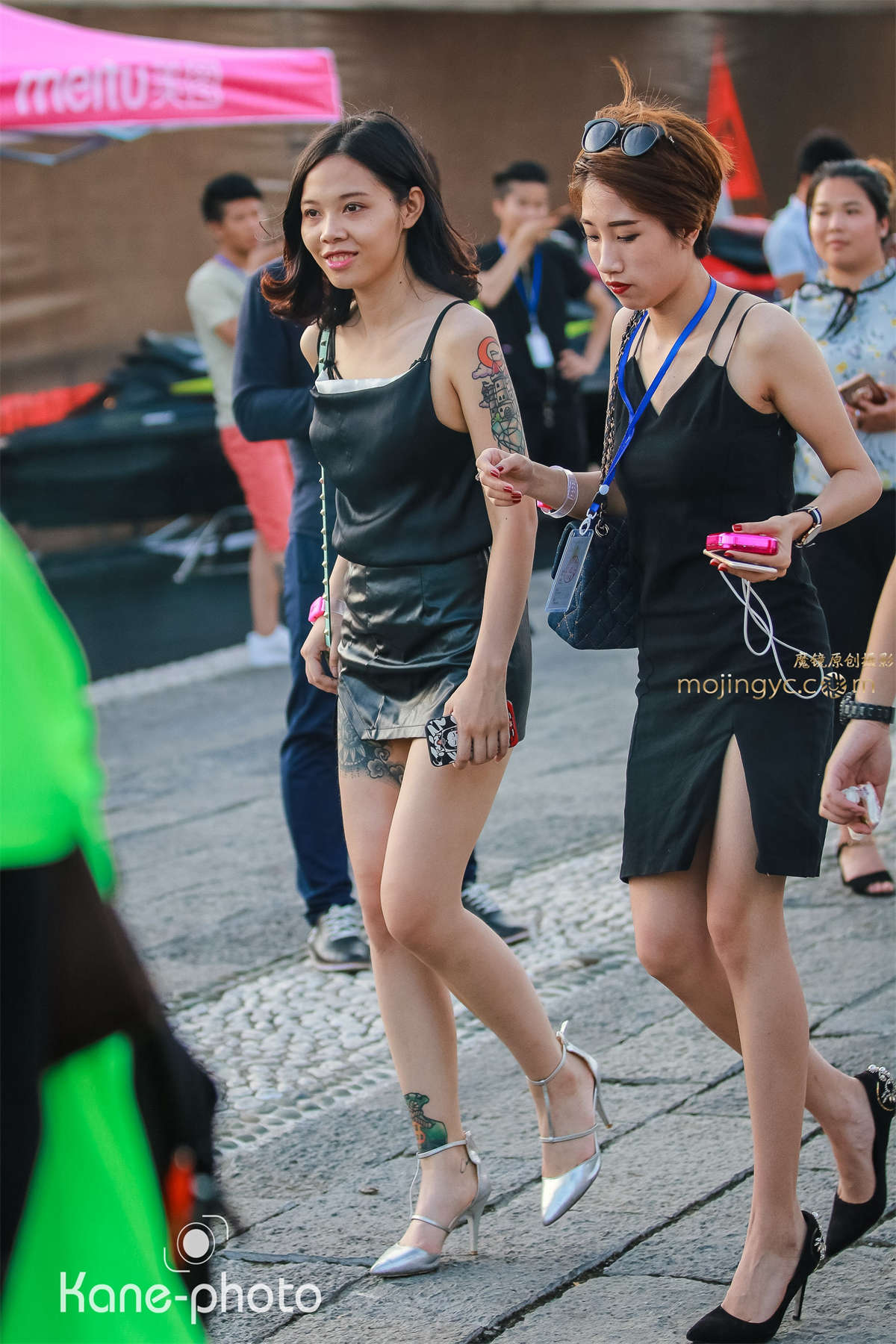 喜欢纹身的皮裙长腿姐姐-日更街拍