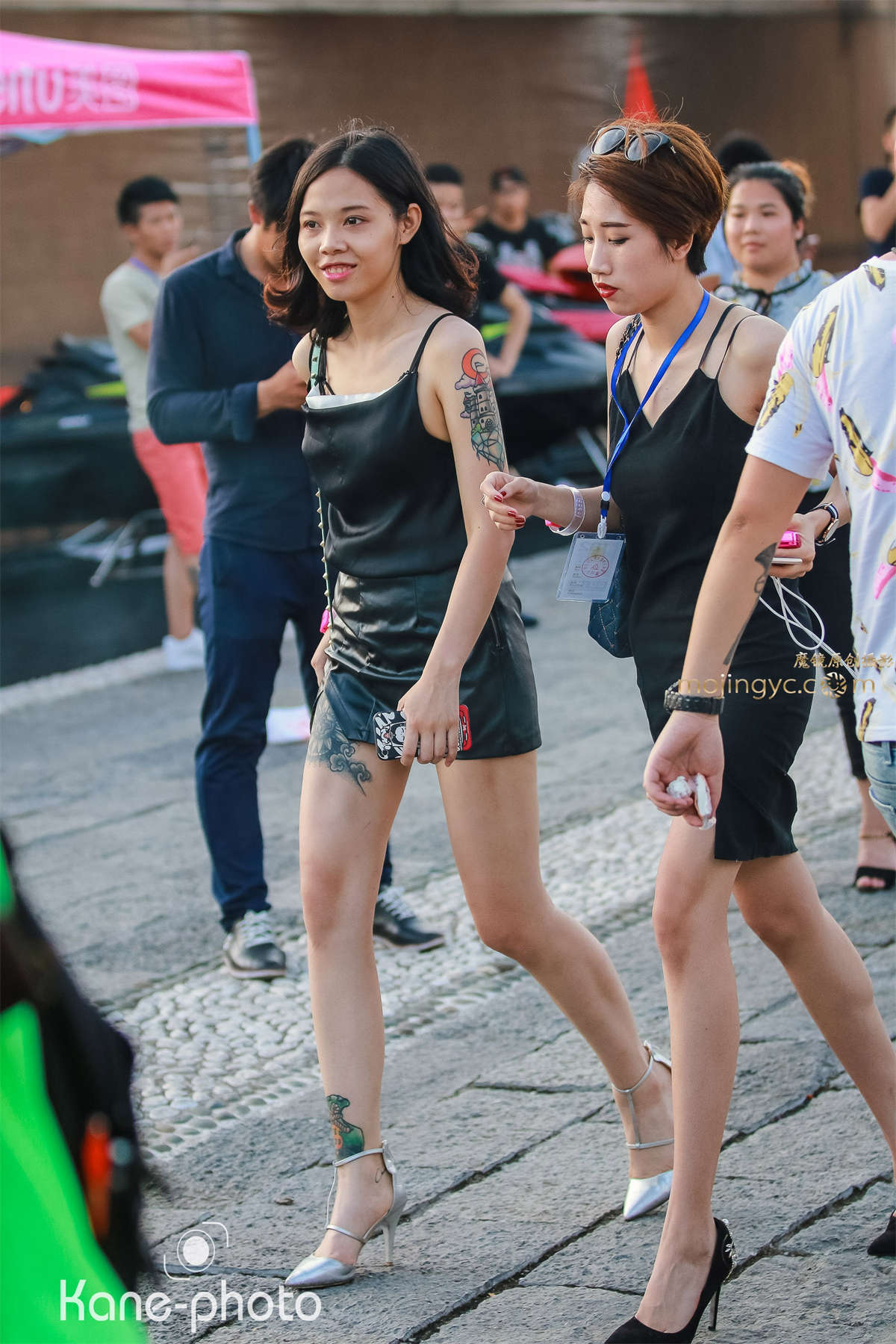 图片[2]-喜欢纹身的皮裙长腿姐姐-日更街拍