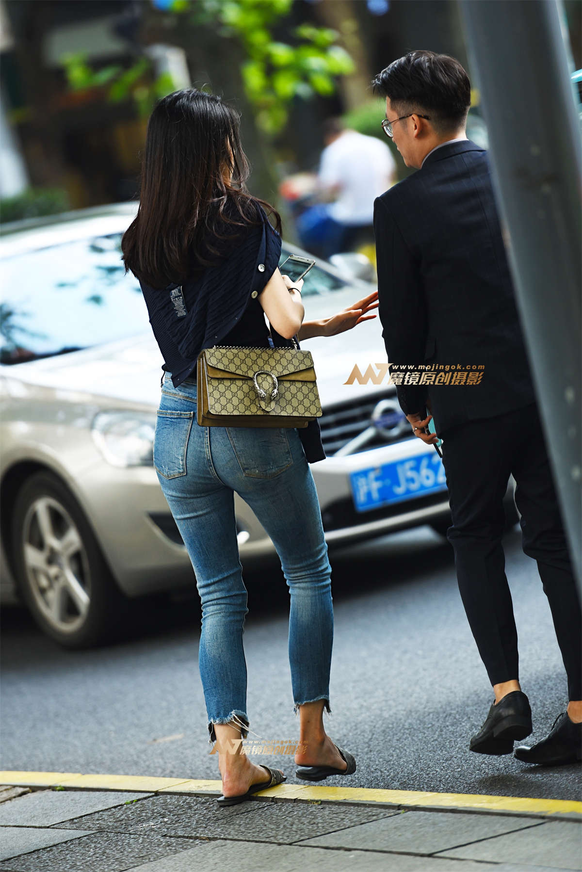 图片[2]-紧身牛仔俏身材-日更街拍