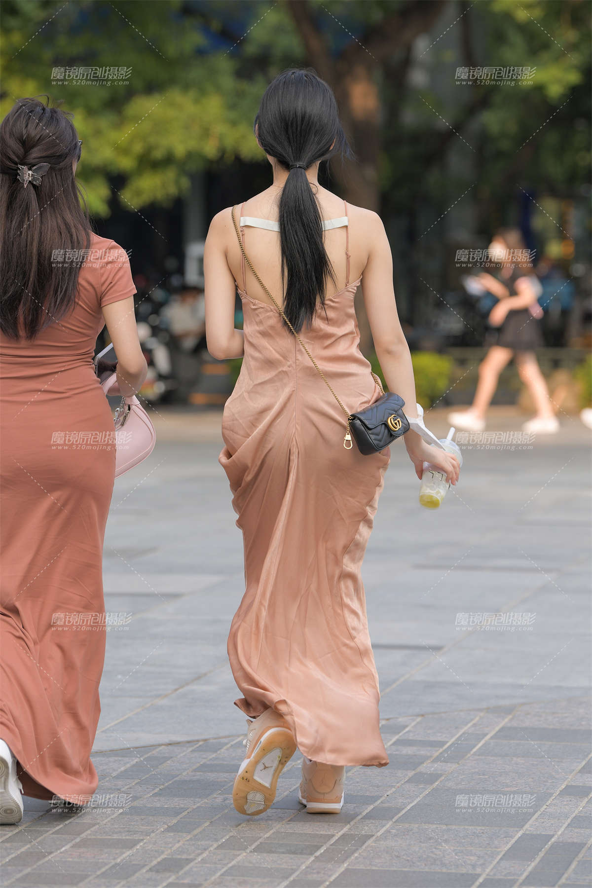 图片[2]-吊带长裙-日更街拍