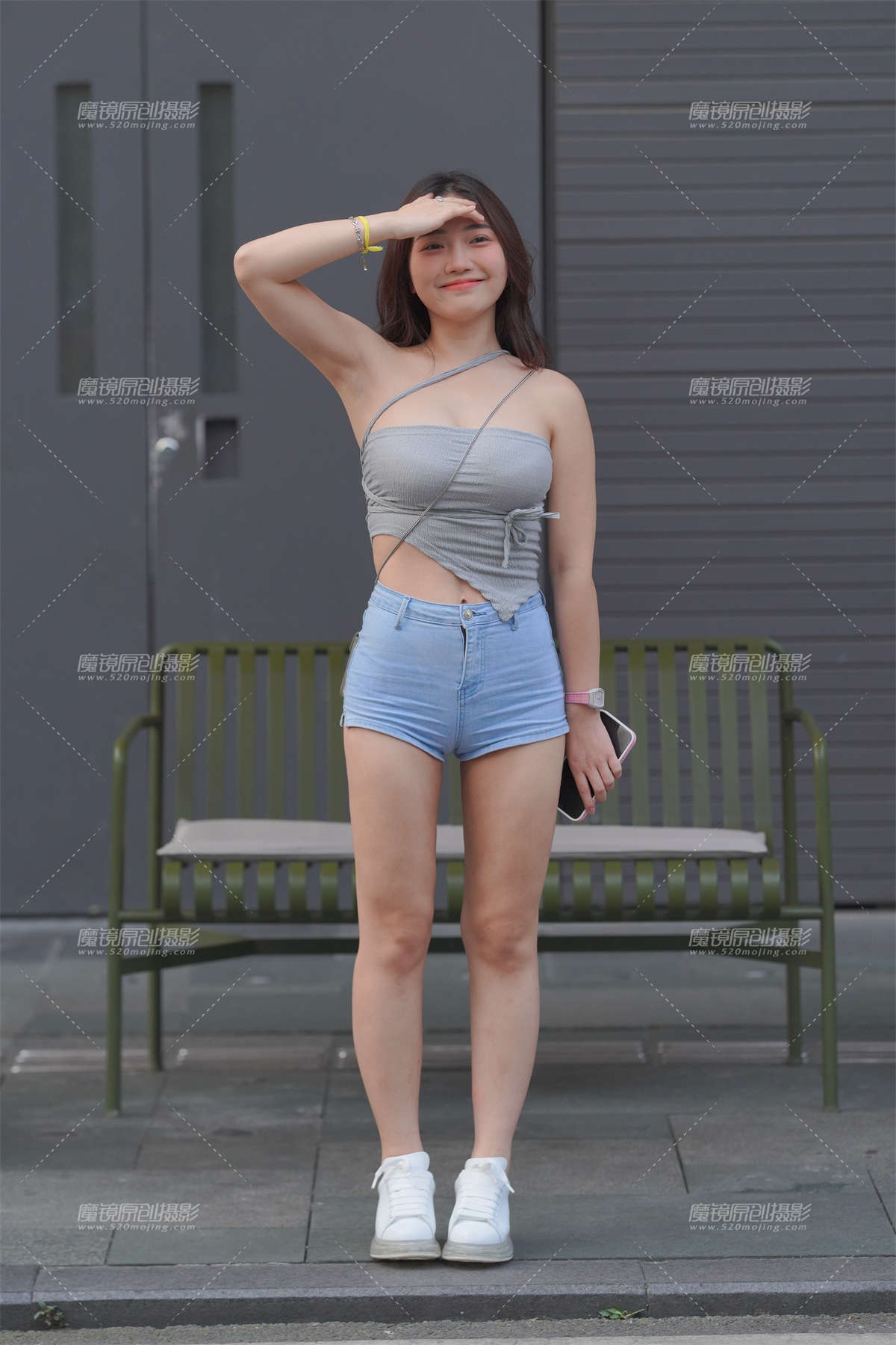 可爱的邻家热裤小妹-日更街拍