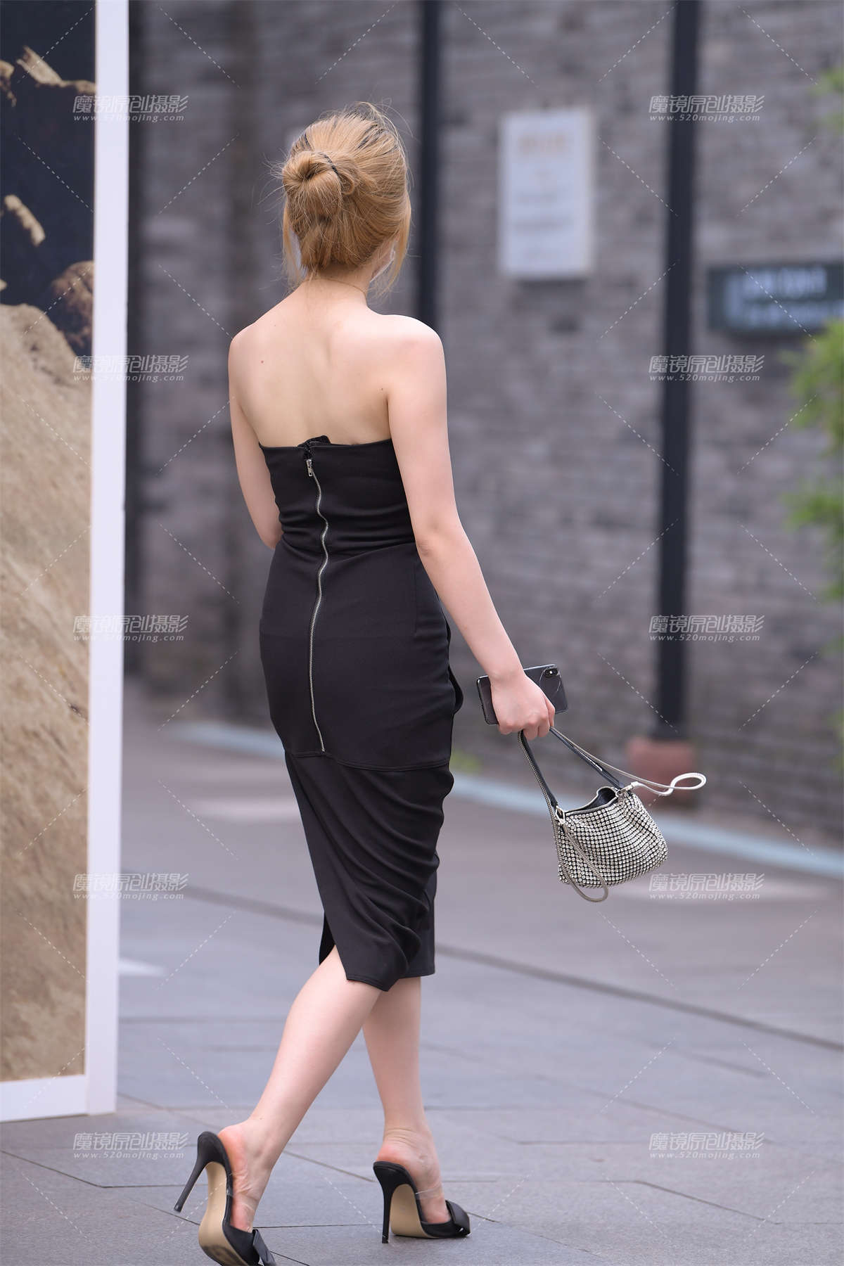 图片[2]-抹胸高跟美女-日更街拍