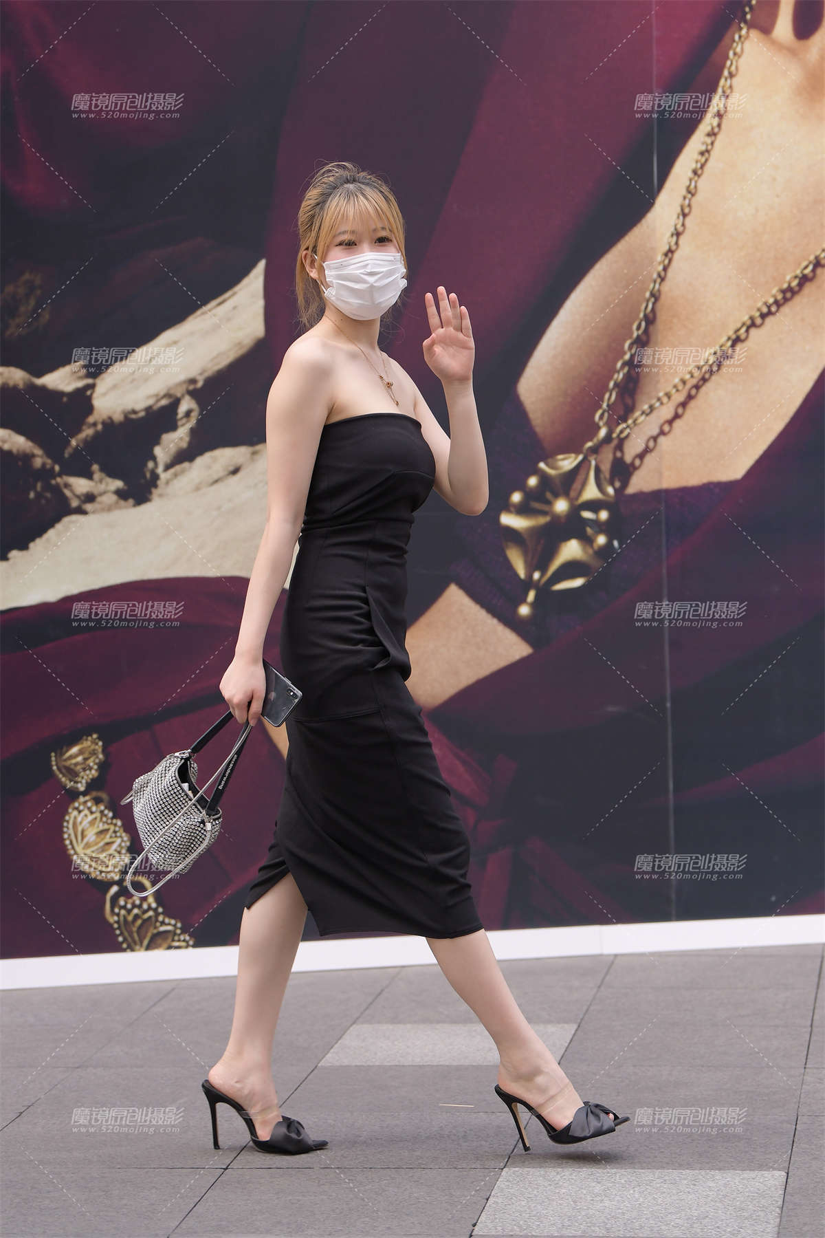 抹胸高跟美女-日更街拍