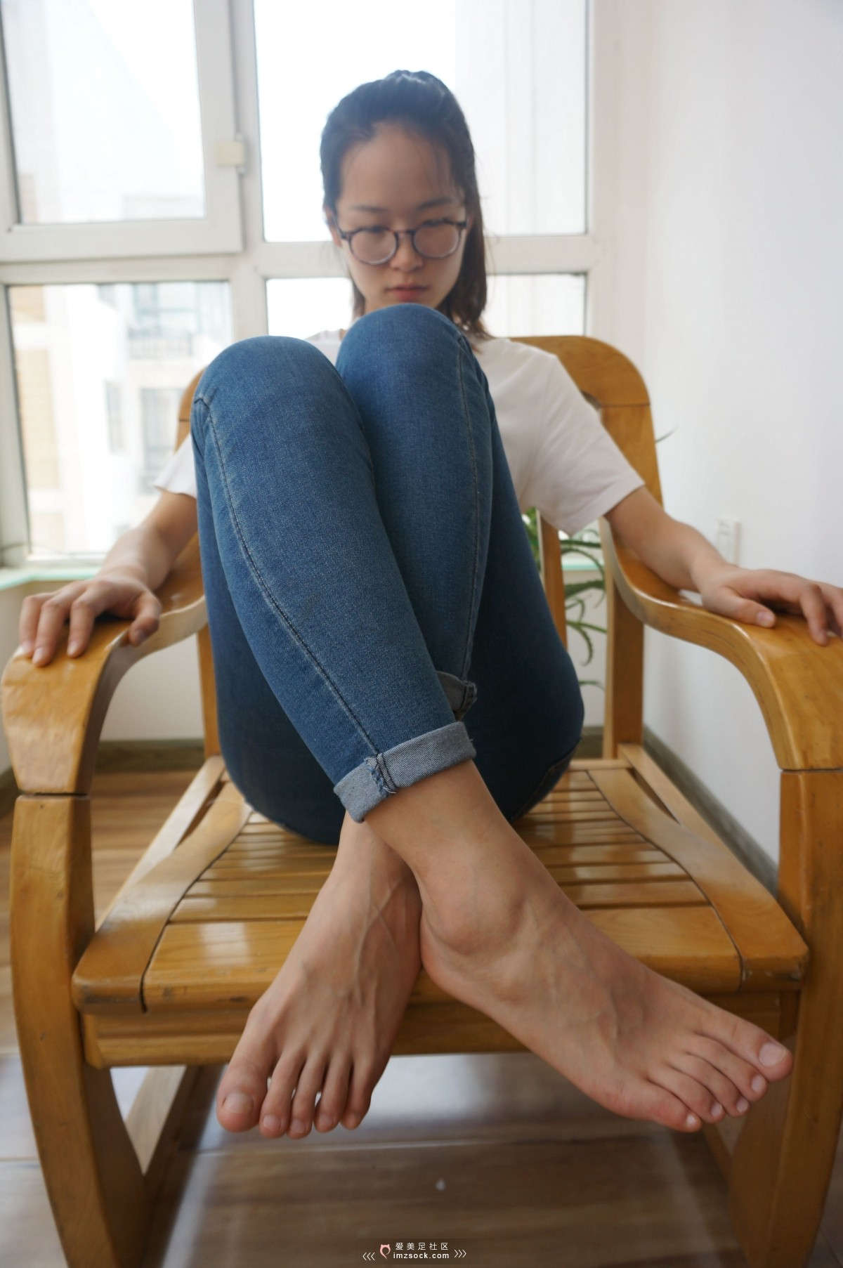 图片[2]-MZSOCK-2018 No.130 眼镜小妹 板鞋与白棉袜-日更街拍