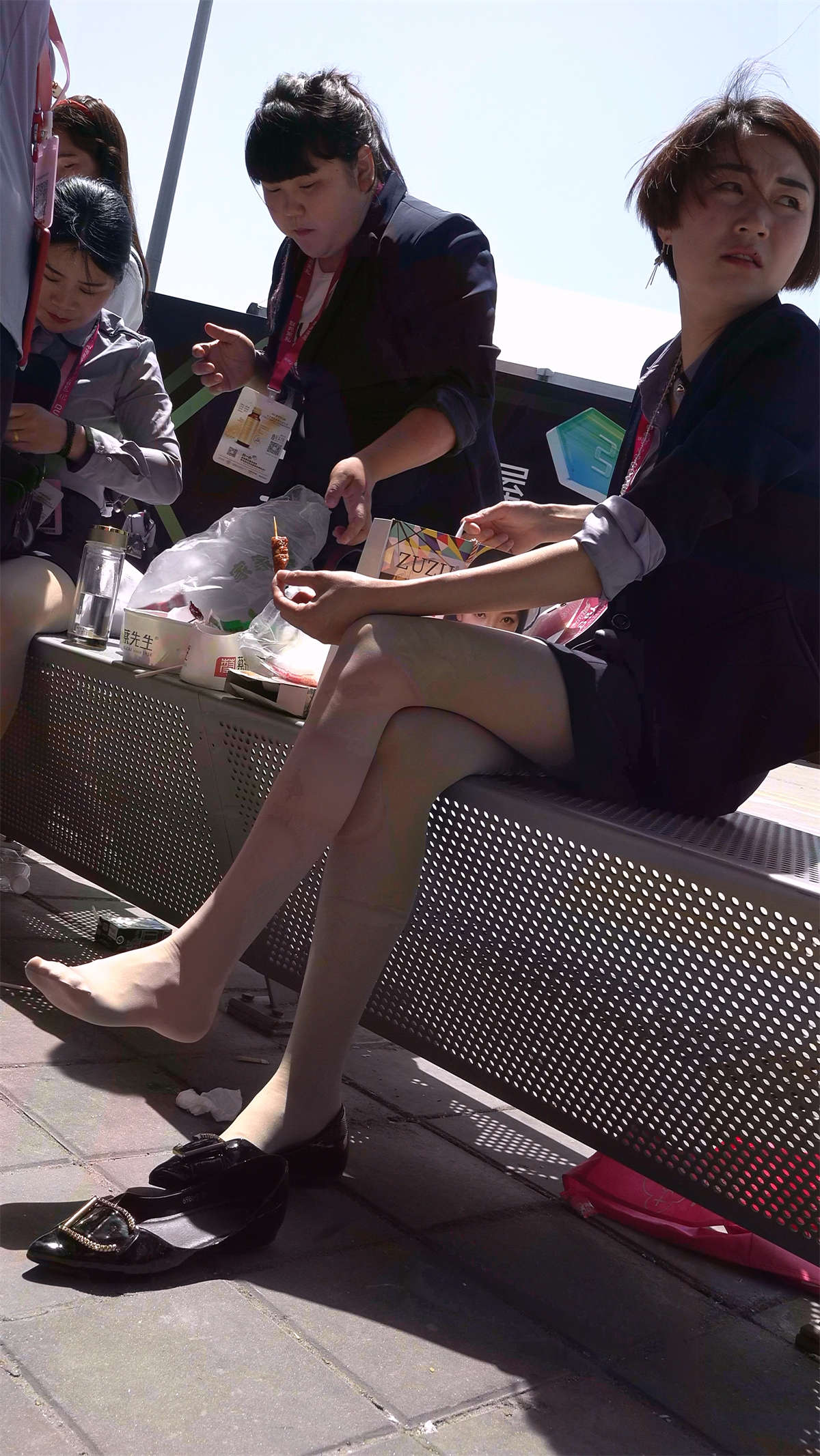 肉丝妹妹-日更街拍
