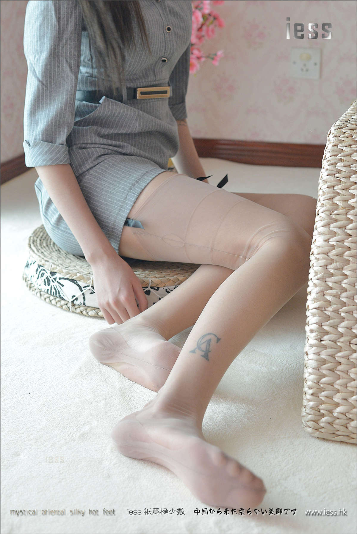 图片[2]-IESS异思趣向 丝足便当107期：无弹力纯尼龙丝袜 潇潇-日更街拍