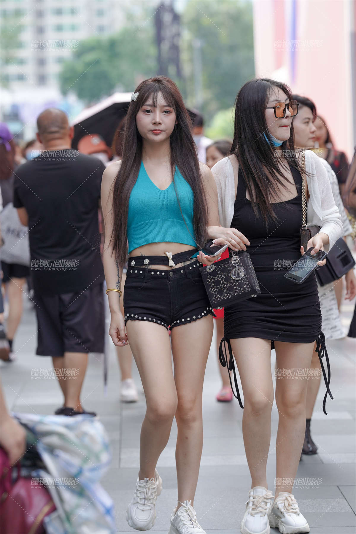 可爱的热裤小妹-日更街拍