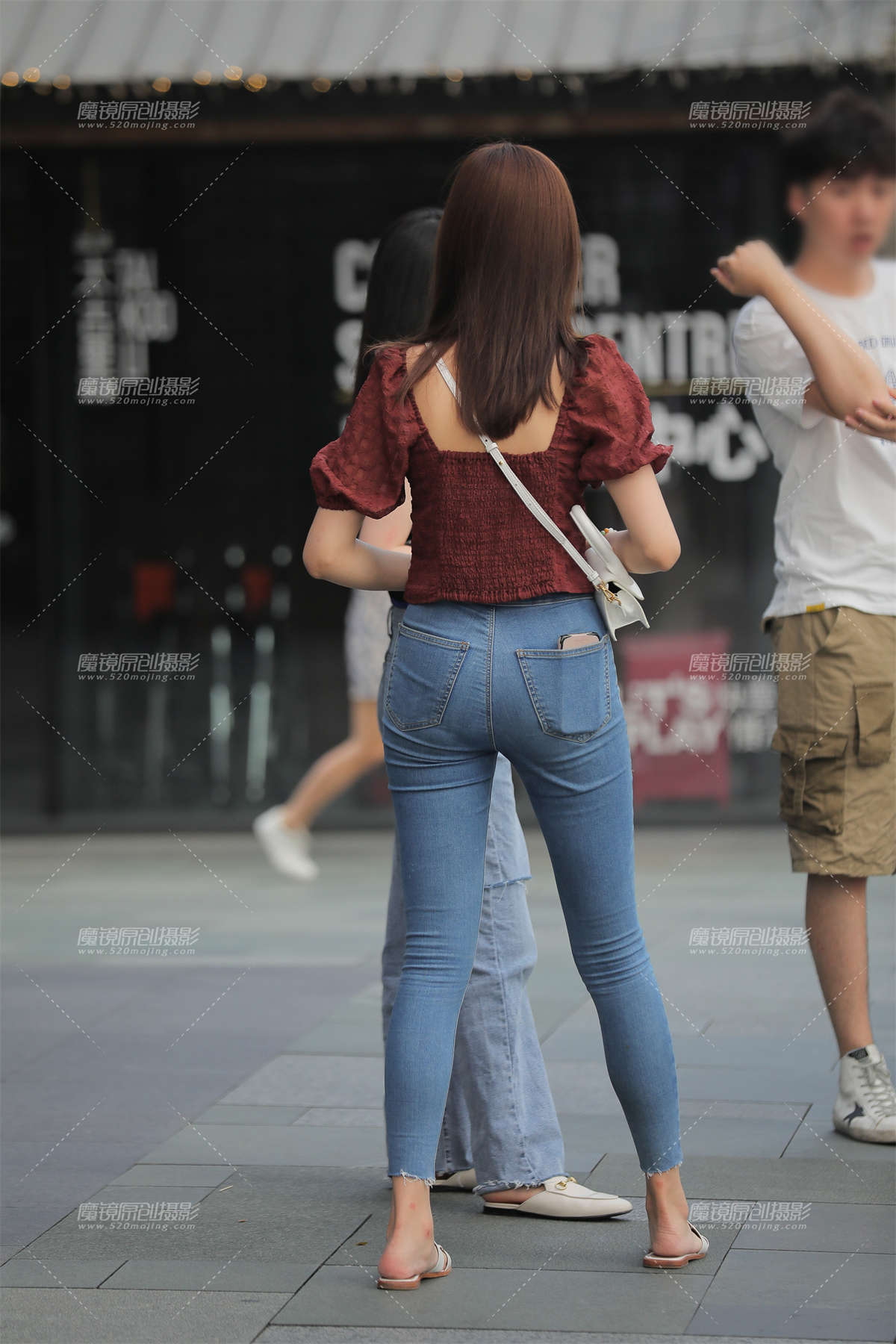 图片[2]-【凯恩赛贴】长腿紧牛美眉-日更街拍