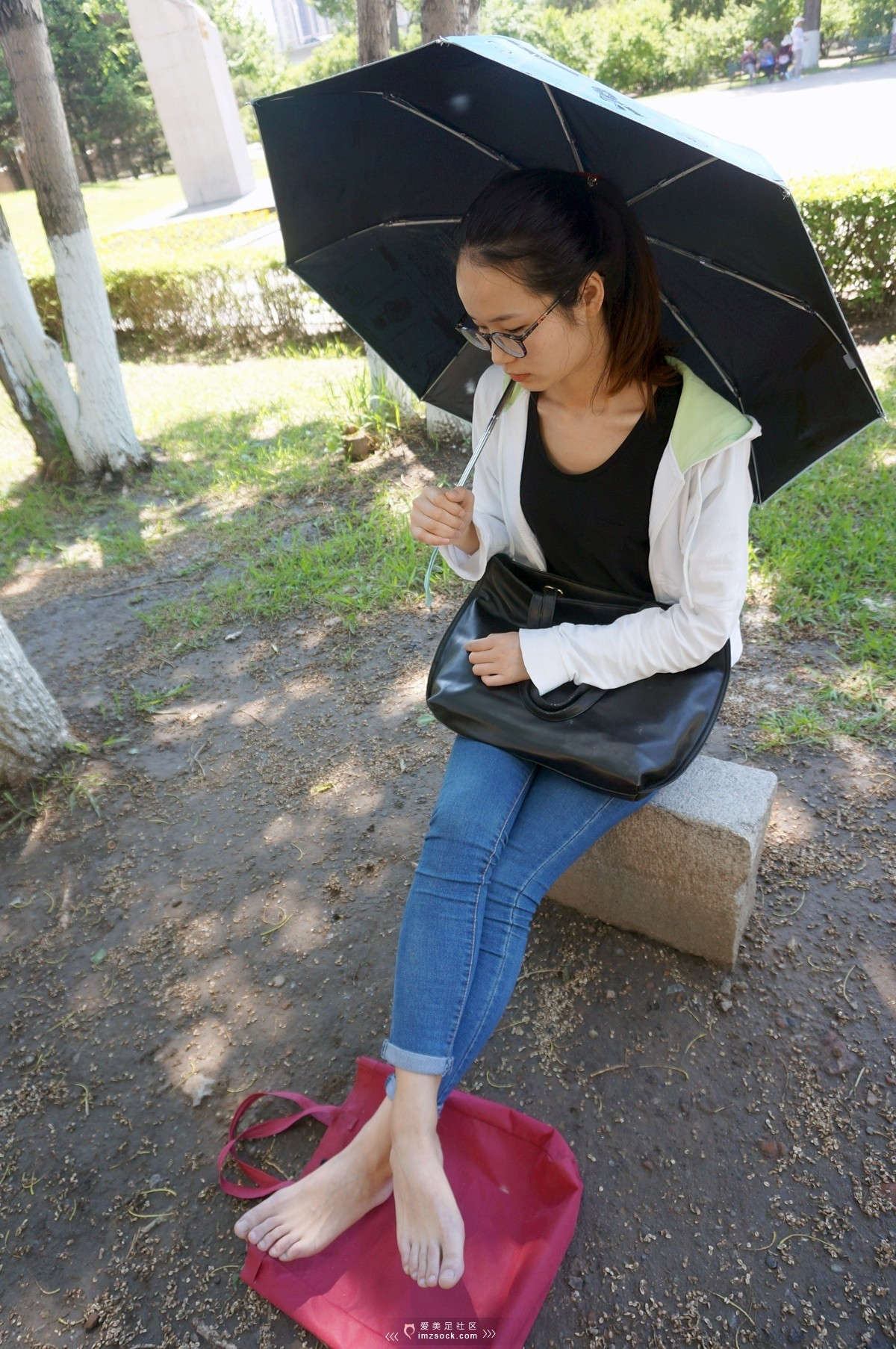 MZSOCK-2018 No.131 眼镜小妹 细带高跟鞋 裸足户外-日更街拍