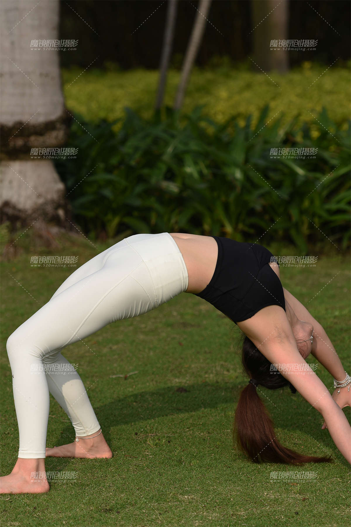 图片[2]-她的动作总是这么舒展-日更街拍