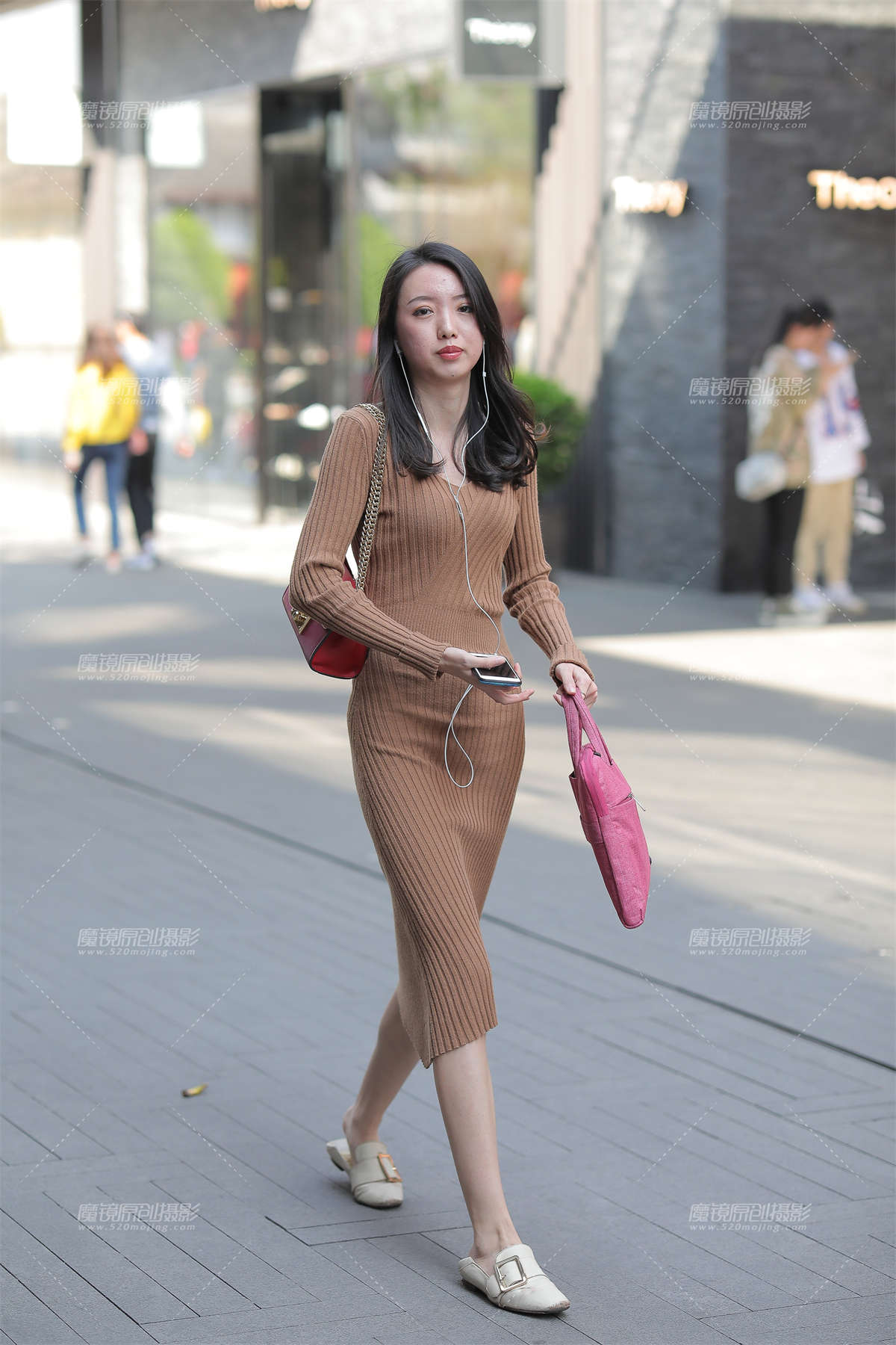 长裙美眉-日更街拍