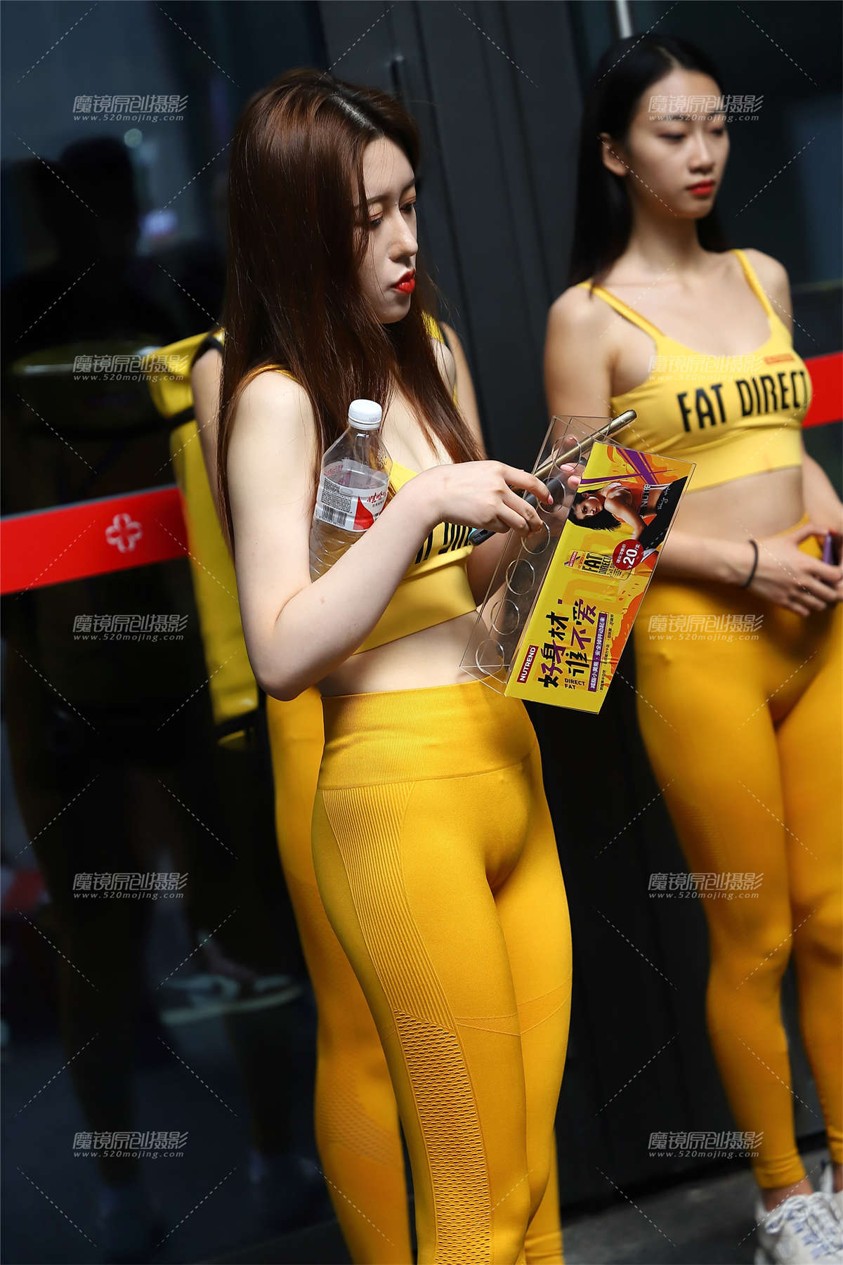 紧身服小黄人-日更街拍