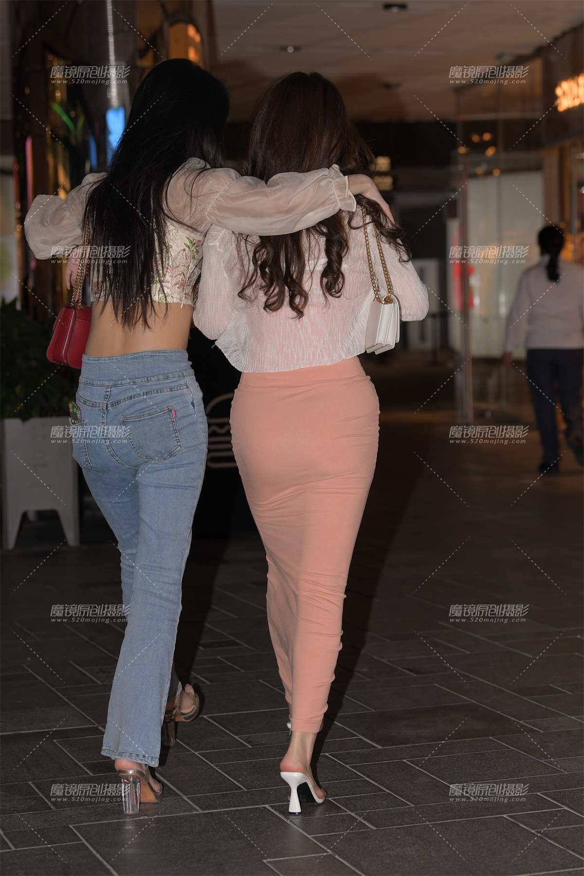 图片[2]-粉色包臀裙美女-日更街拍