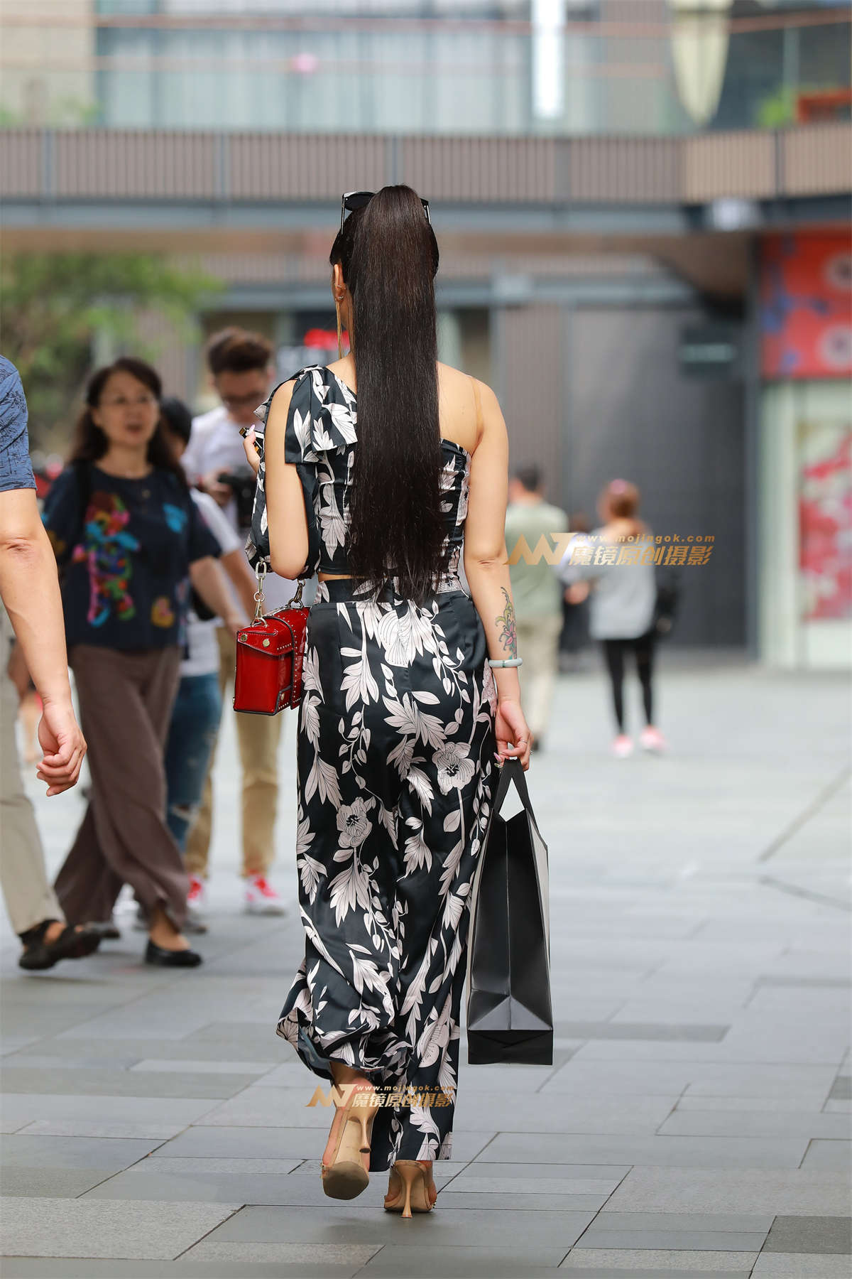 图片[2]-【视觉冲击赛帖】小酒窝，甜美的白富美-日更街拍