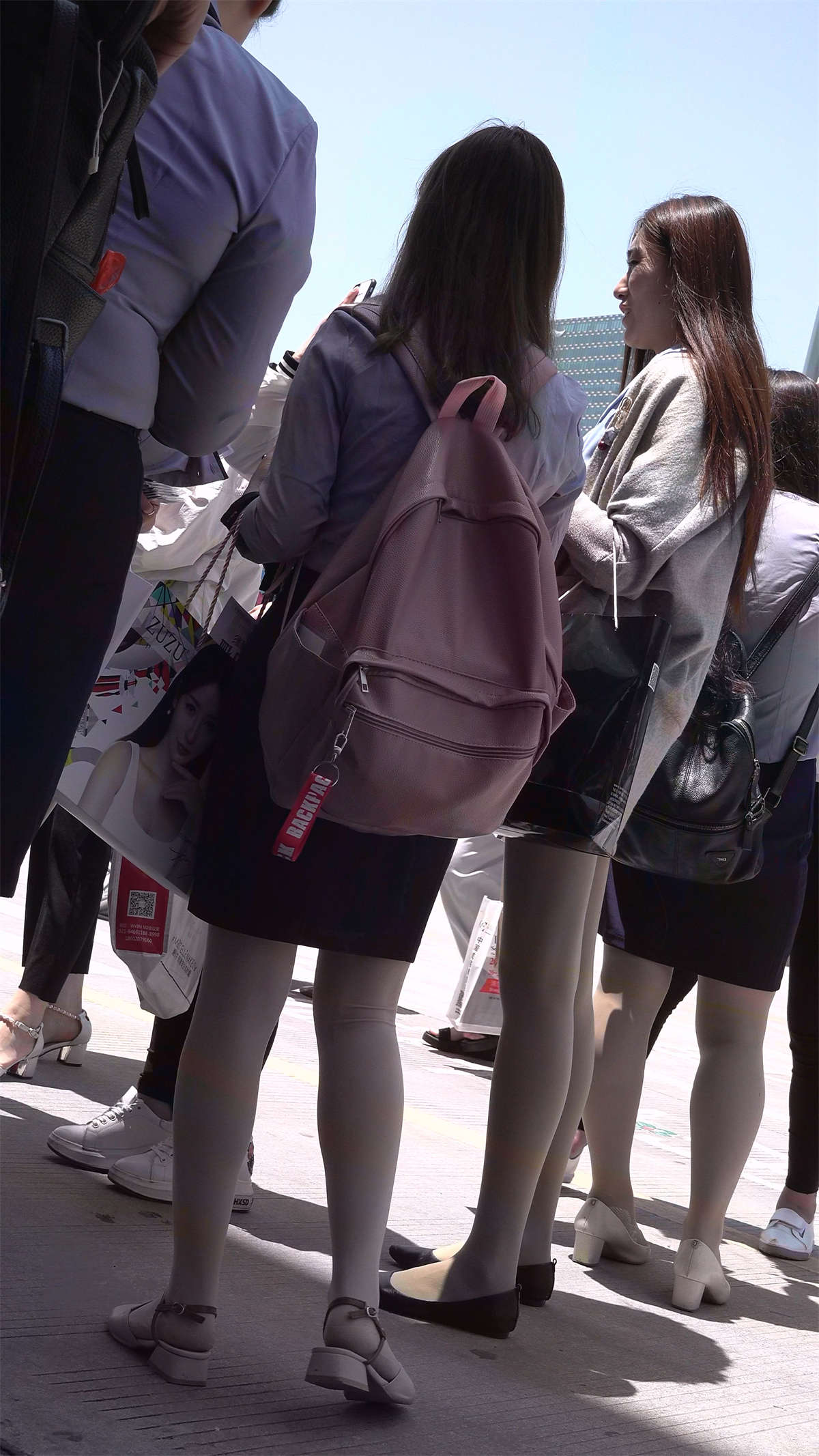 满分美腿丝袜长发美眉-日更街拍