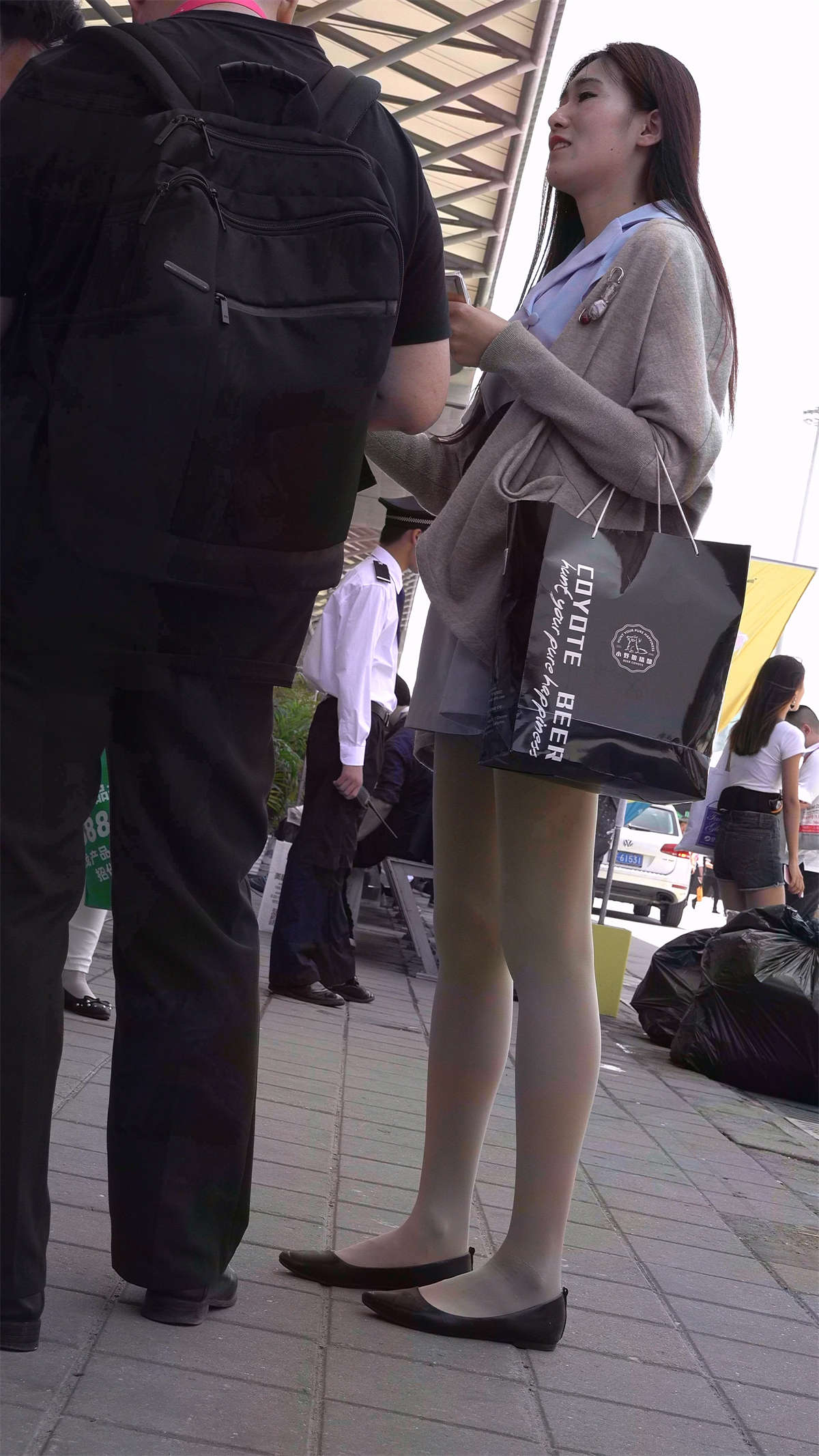 图片[2]-满分美腿丝袜长发美眉-日更街拍