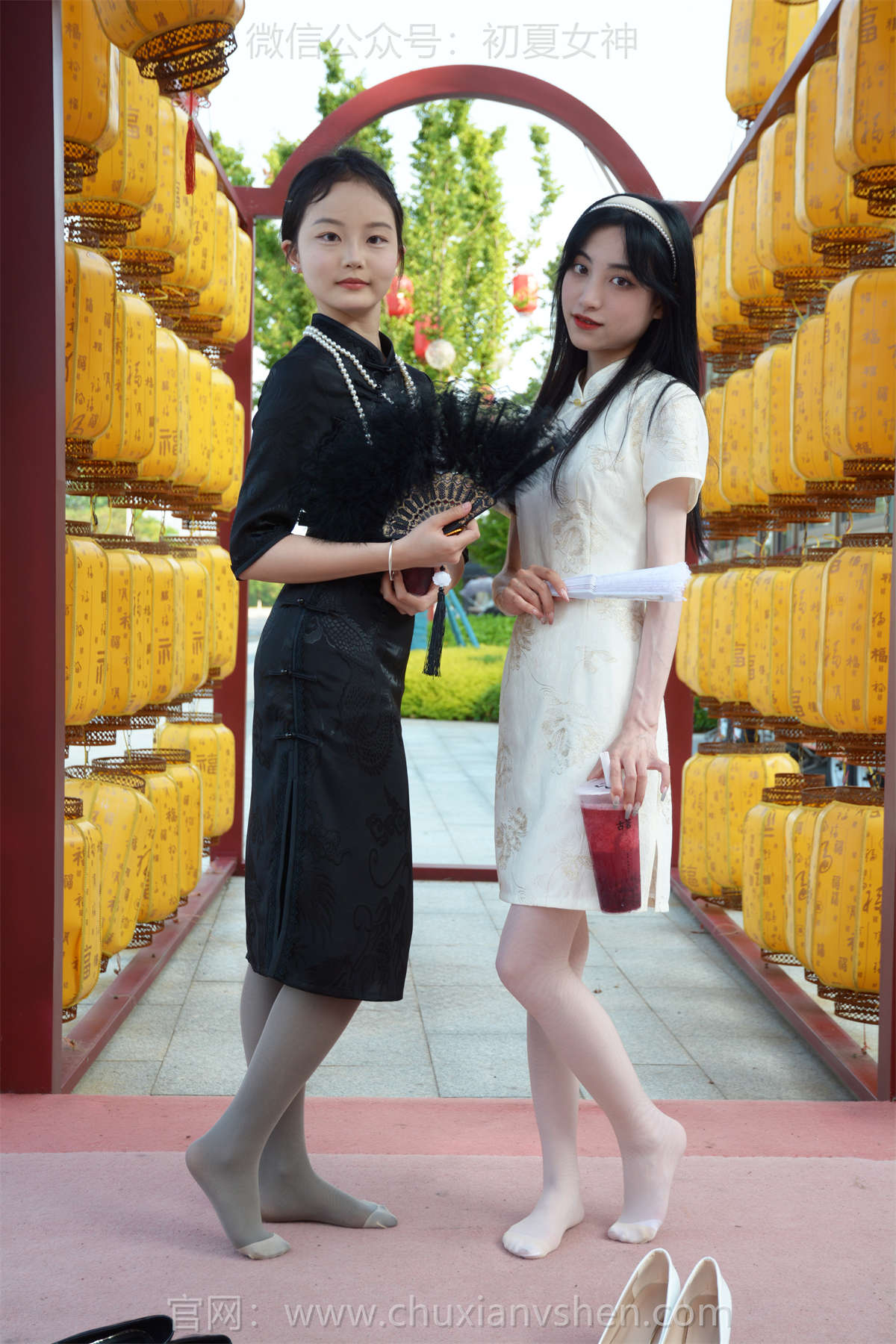 初夏女神 NO.286 柒柒&双双 黑白旗袍-日更街拍