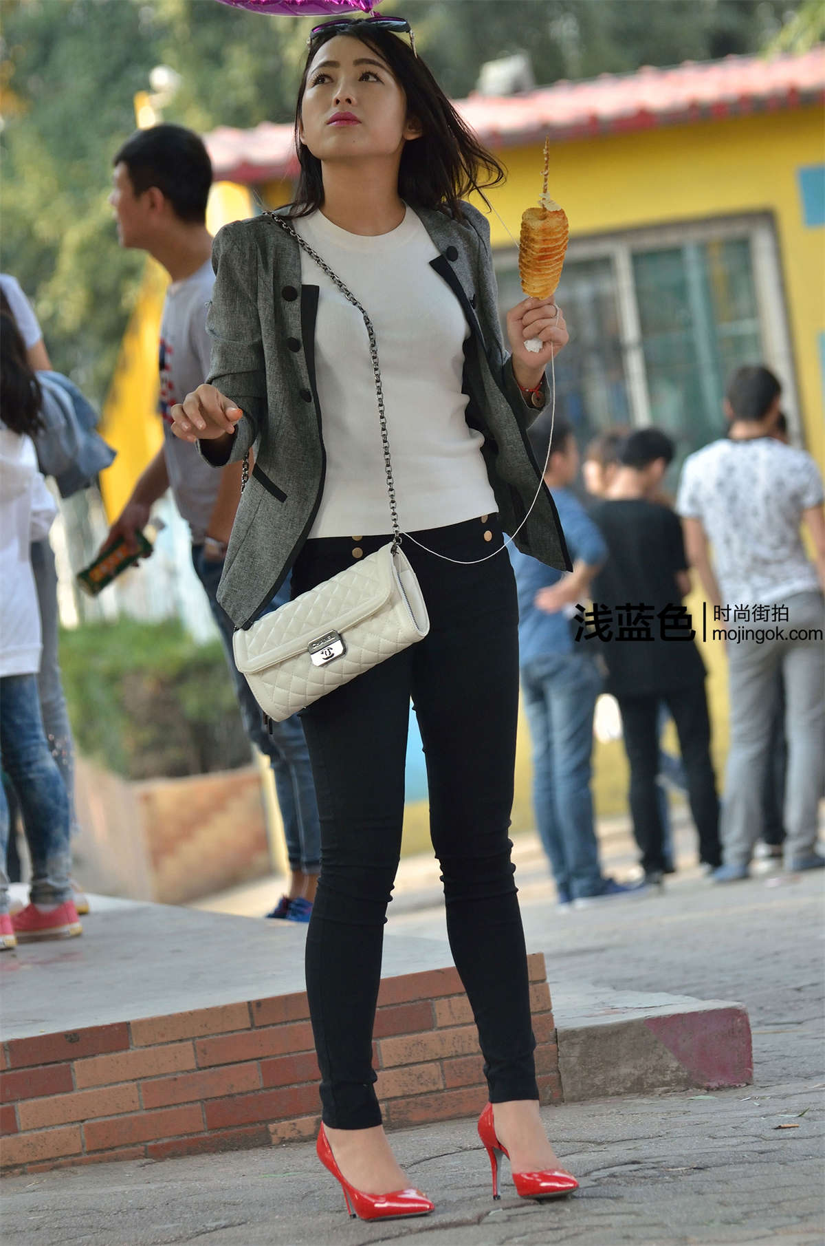 黑裤 红高美女（20p）-日更街拍