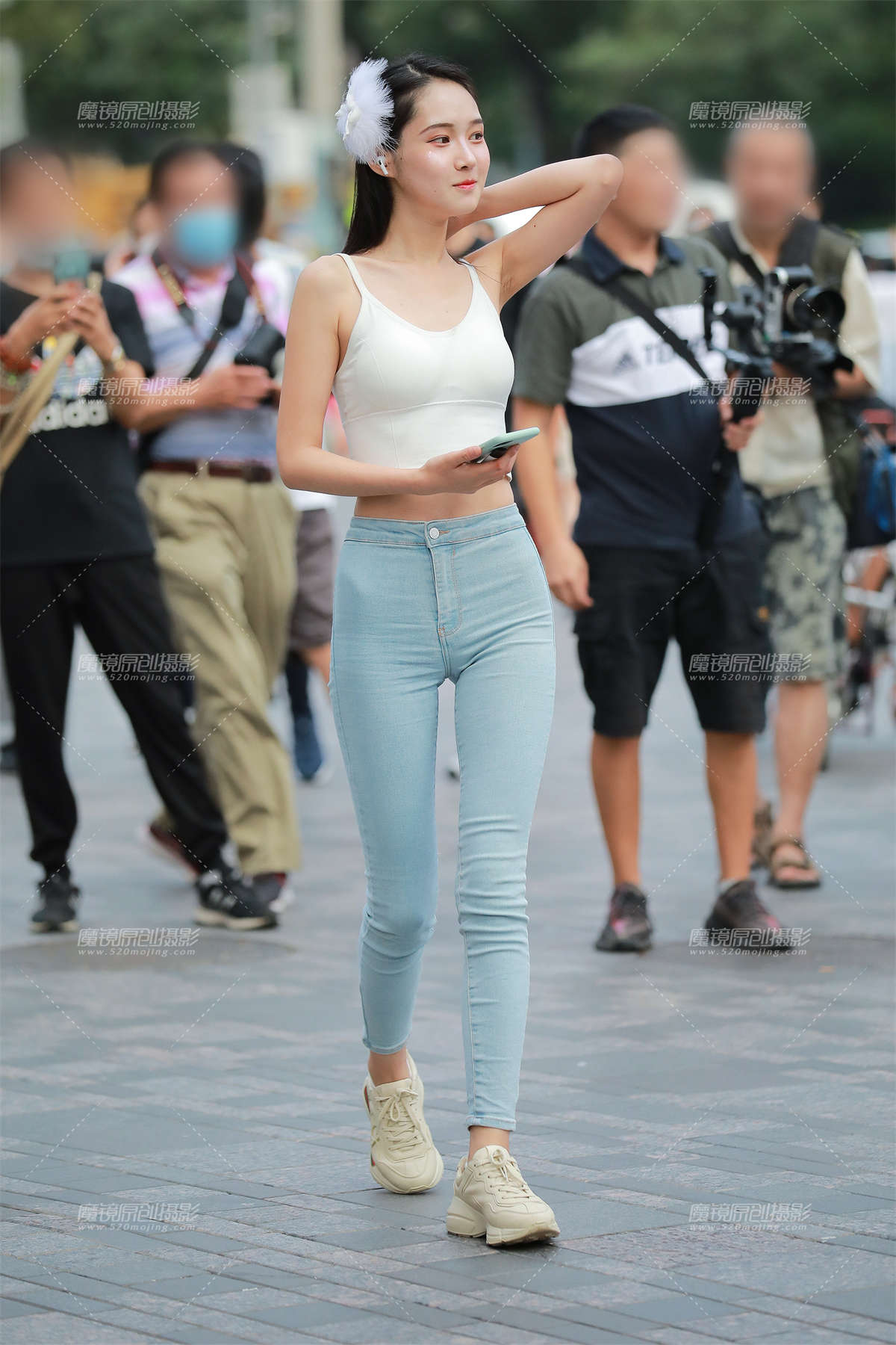 【玻璃街拍】紧身牛仔裤小仙女-日更街拍