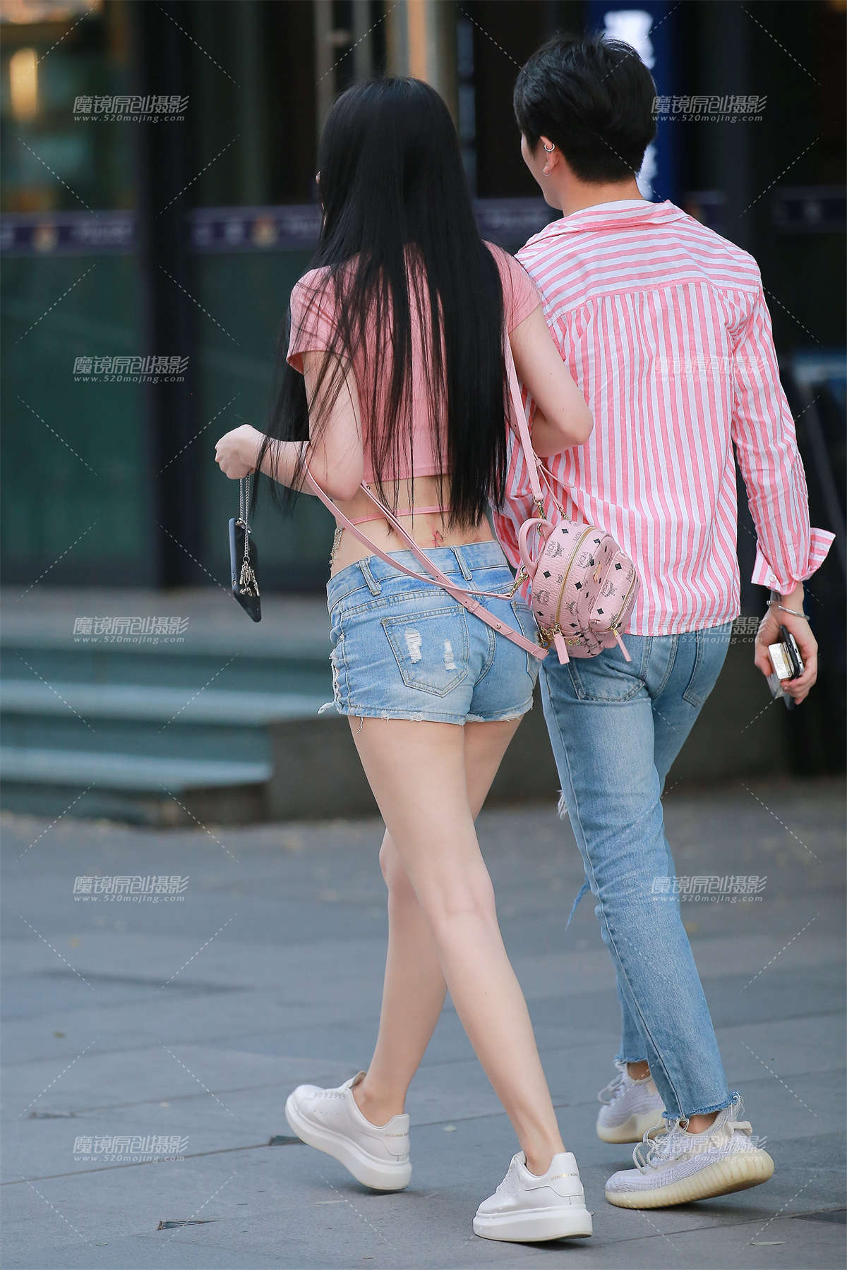 图片[2]-【玻璃赛帖】长腿白嫩女友-日更街拍