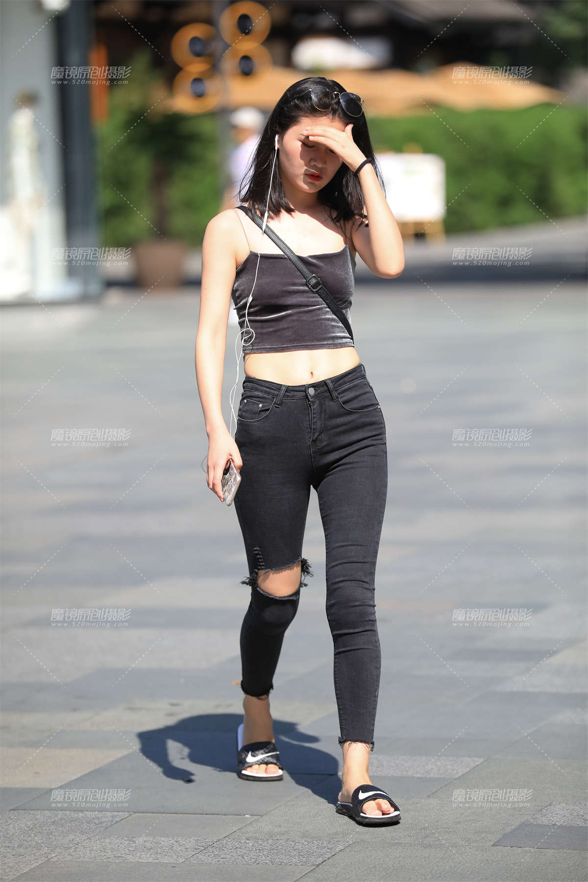 衣服小不小 自己心里没点数吗-日更街拍